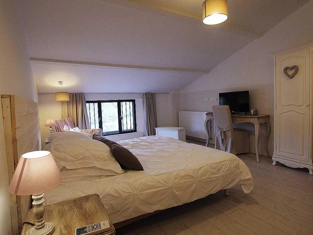 Bed in Couleur Lavande