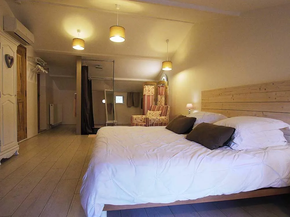 Bed in Couleur Lavande