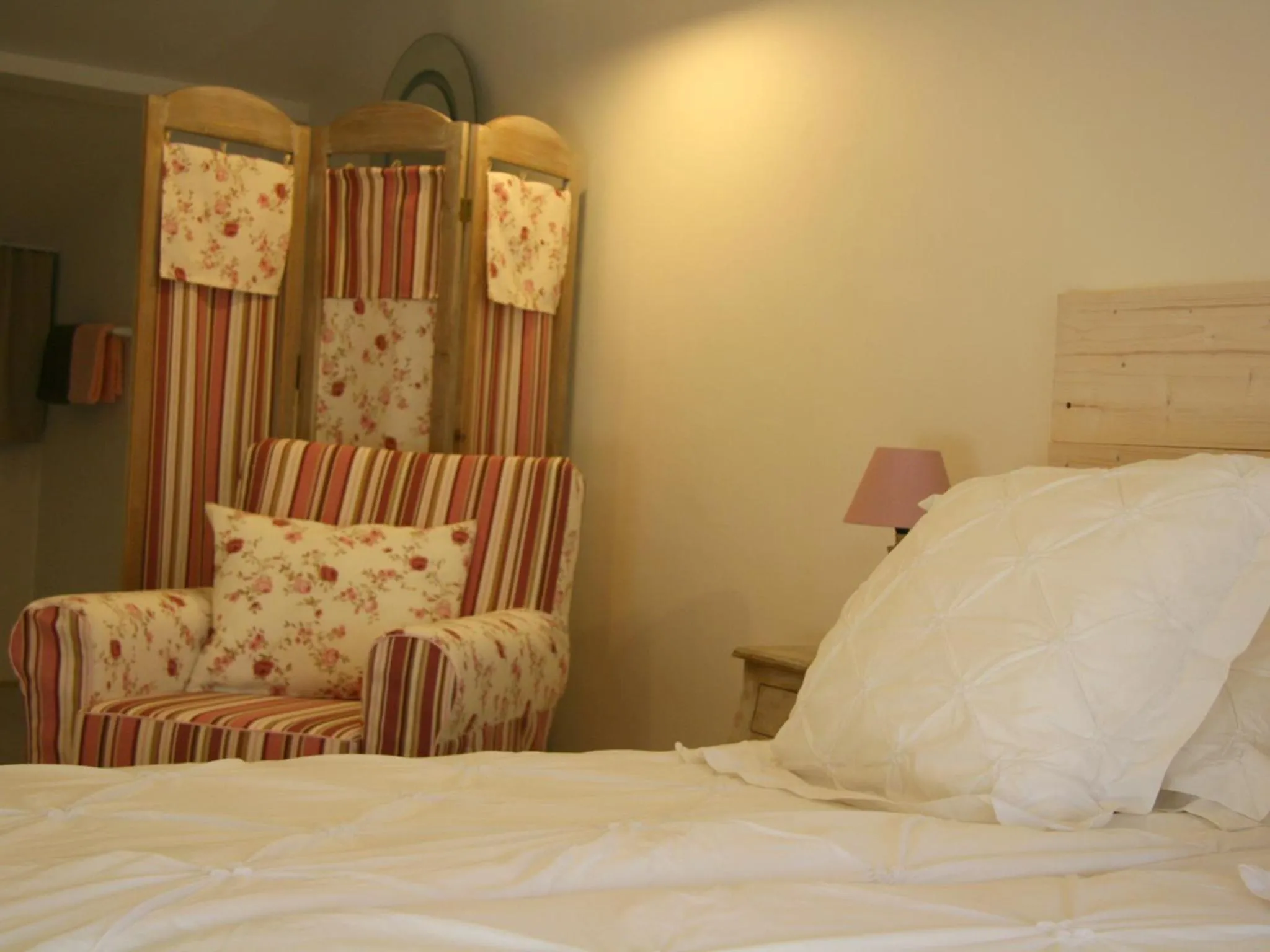 Bedroom, Bed in Couleur Lavande