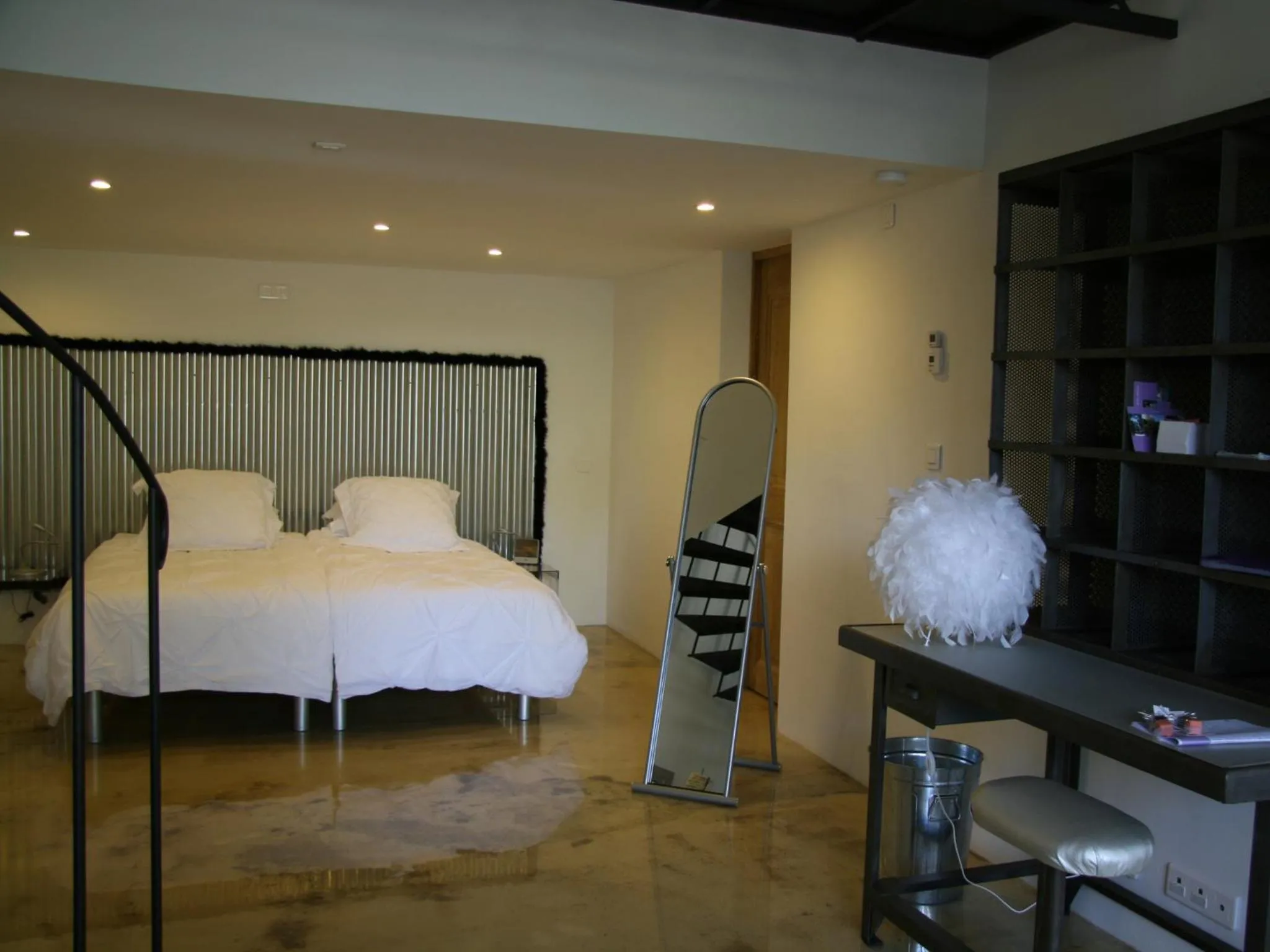 Bedroom, Bed in Couleur Lavande