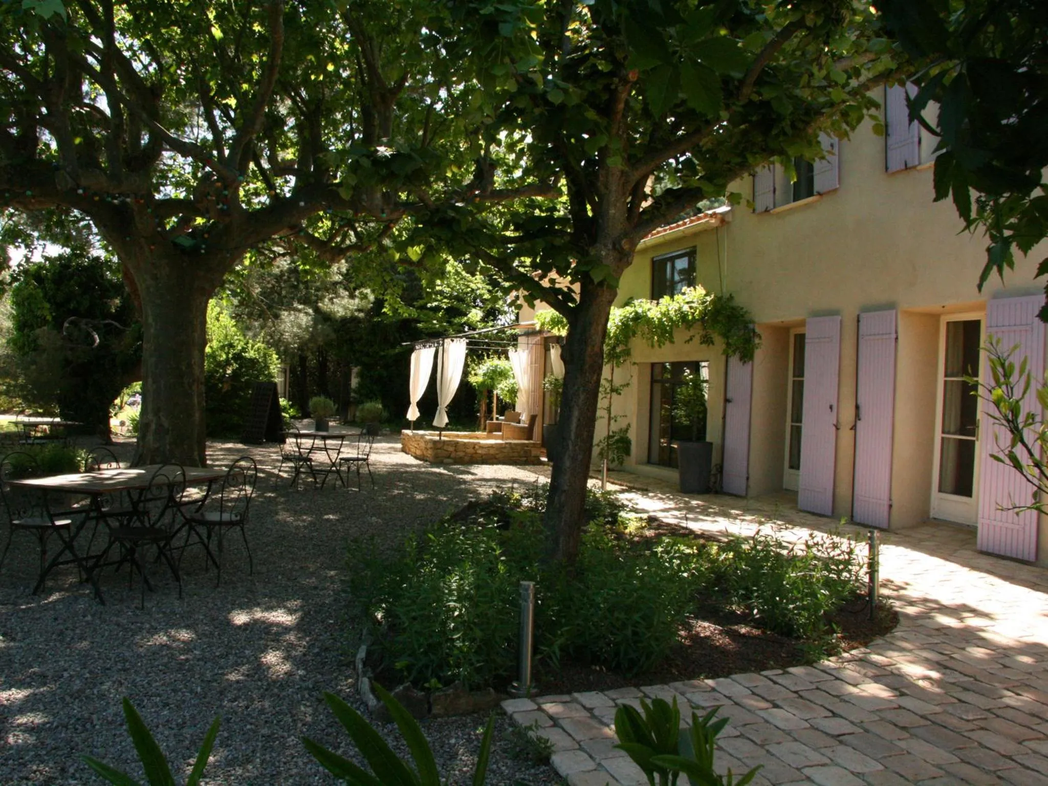 Property building in Couleur Lavande