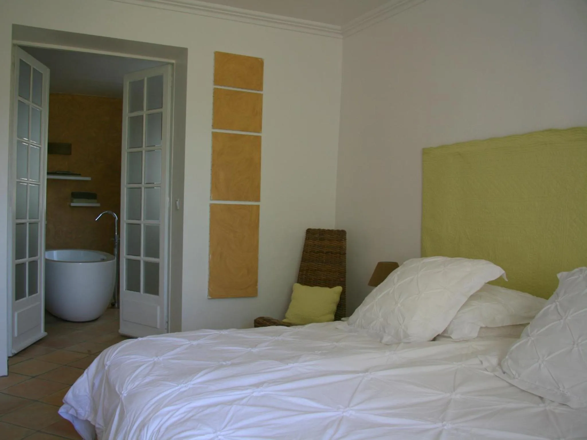 Bedroom, Bed in Couleur Lavande