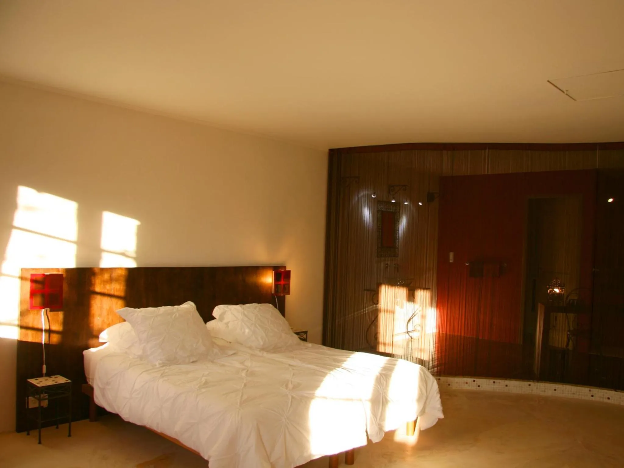 Bathroom, Bed in Couleur Lavande