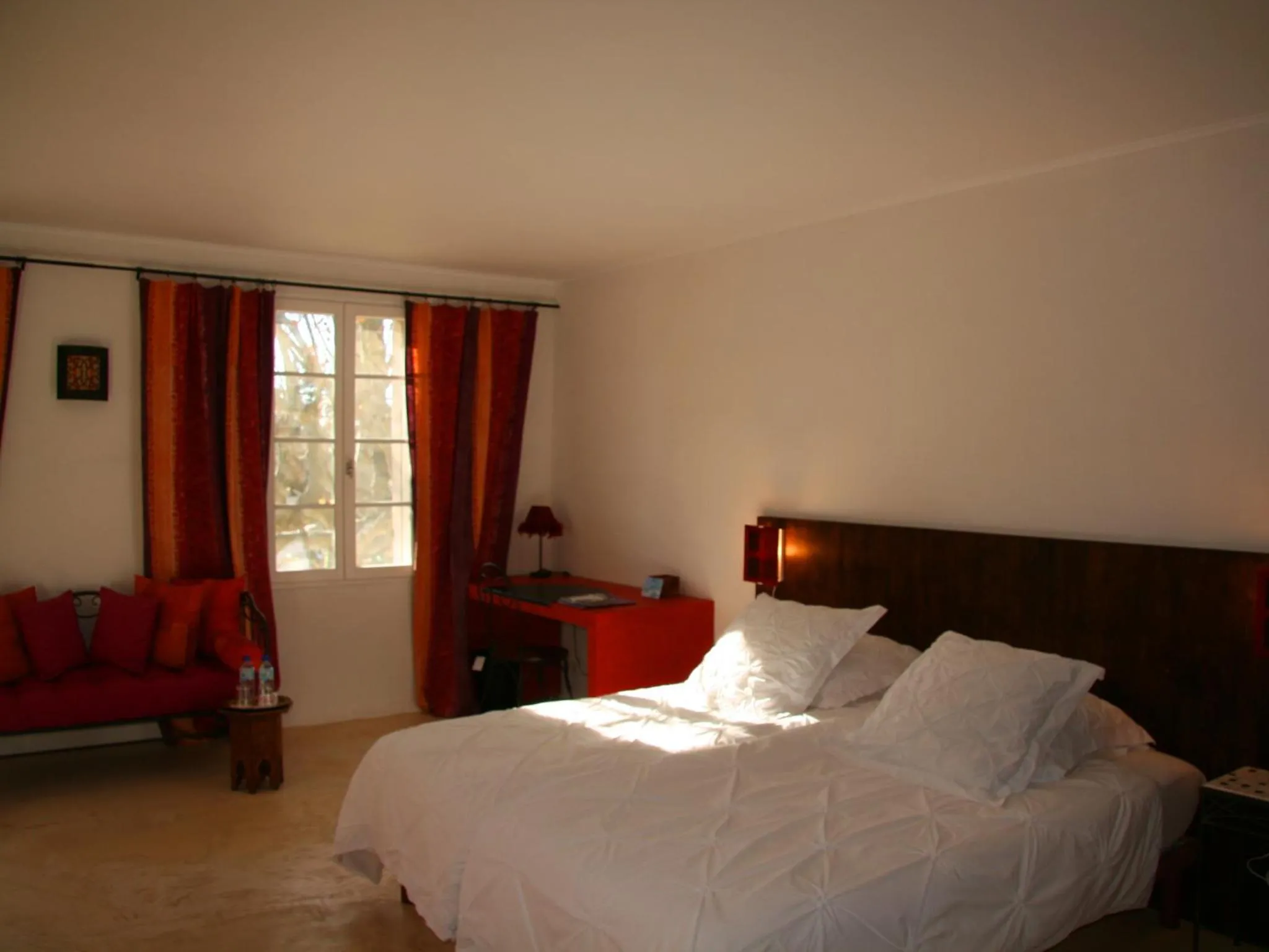 Bedroom, Bed in Couleur Lavande