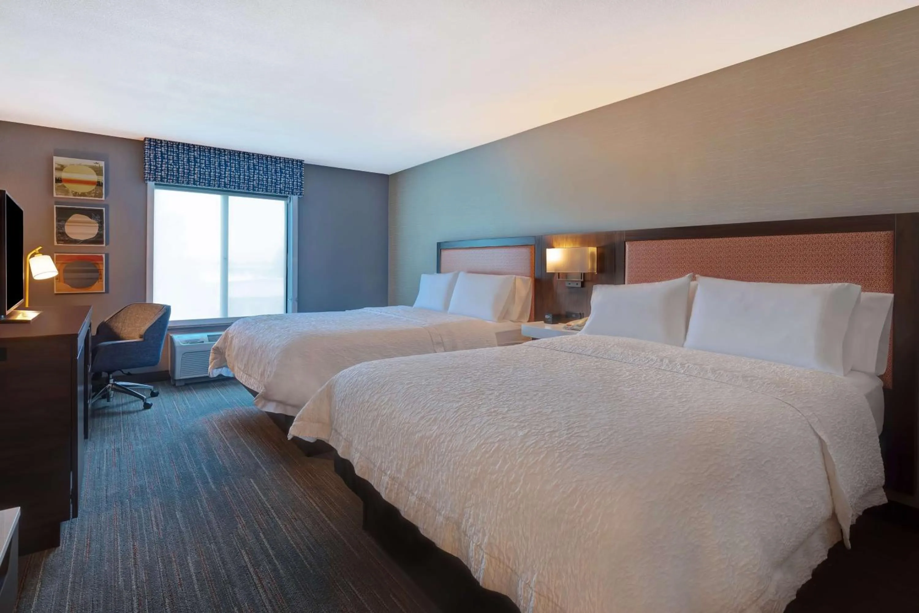 Bed in Hampton Inn & Suites Rohnert Park - Sonoma County