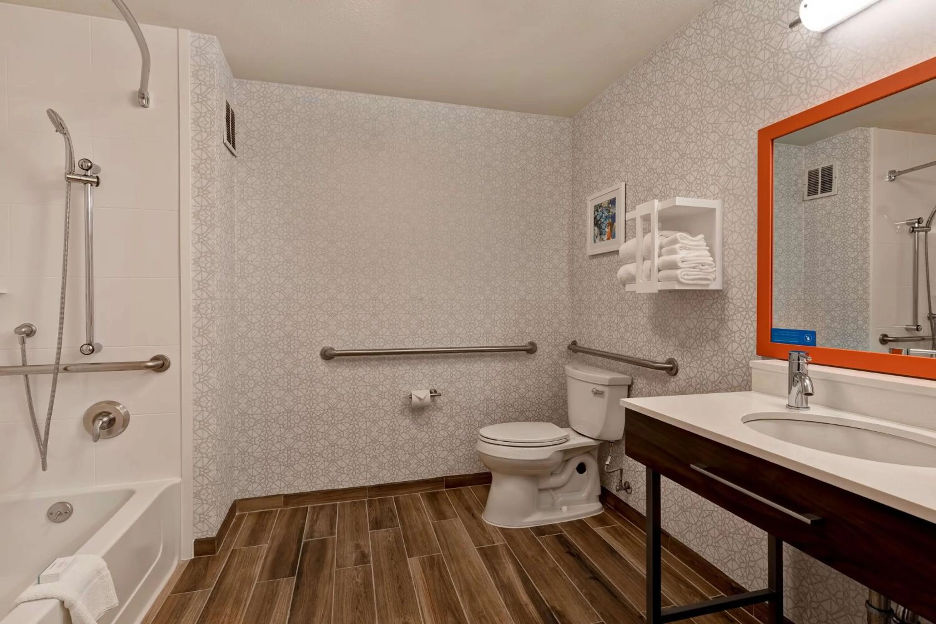 Bathroom in Hampton Inn & Suites Rohnert Park - Sonoma County