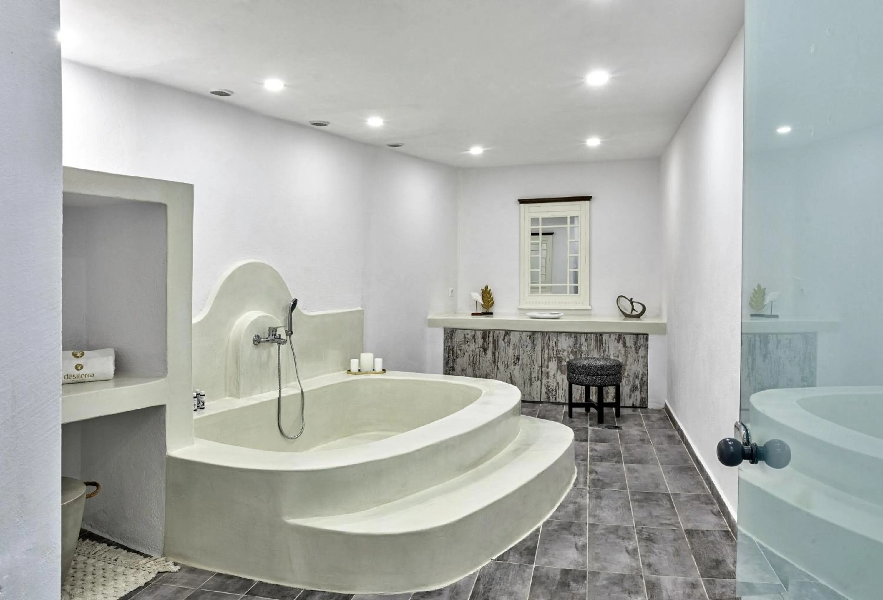 Bath in Desiterra Resort & Spa