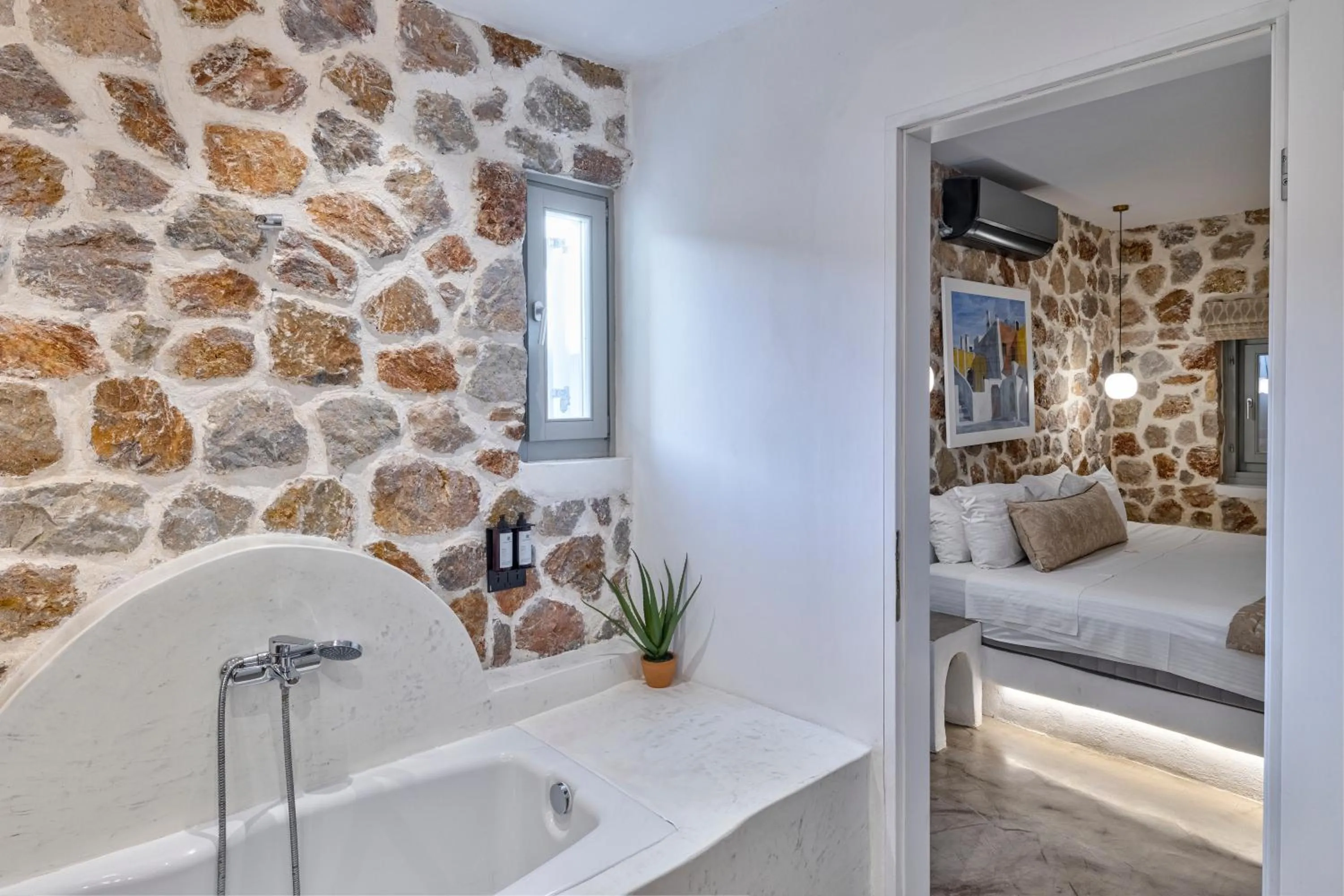 Bath, Bed in Desiterra Resort & Spa