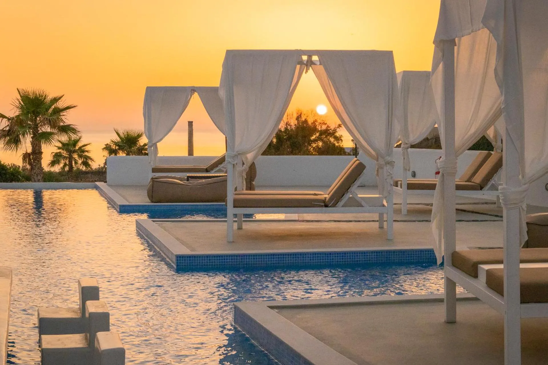 Swimming pool in Desiterra Resort & Spa