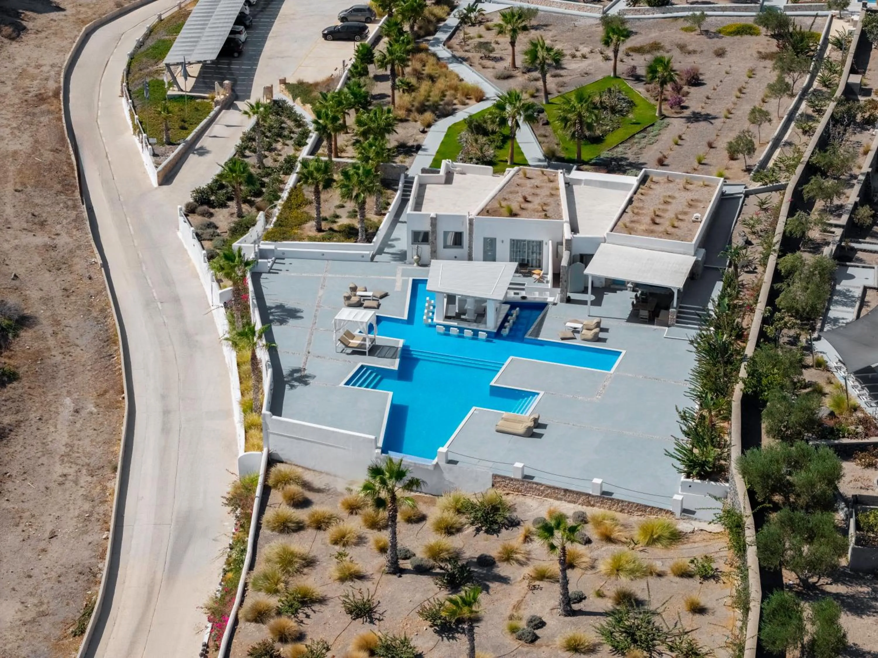 Swimming pool in Desiterra Resort & Spa