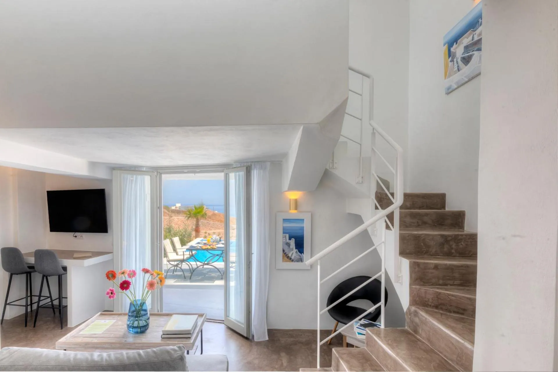 TV and multimedia in Desiterra Resort & Spa