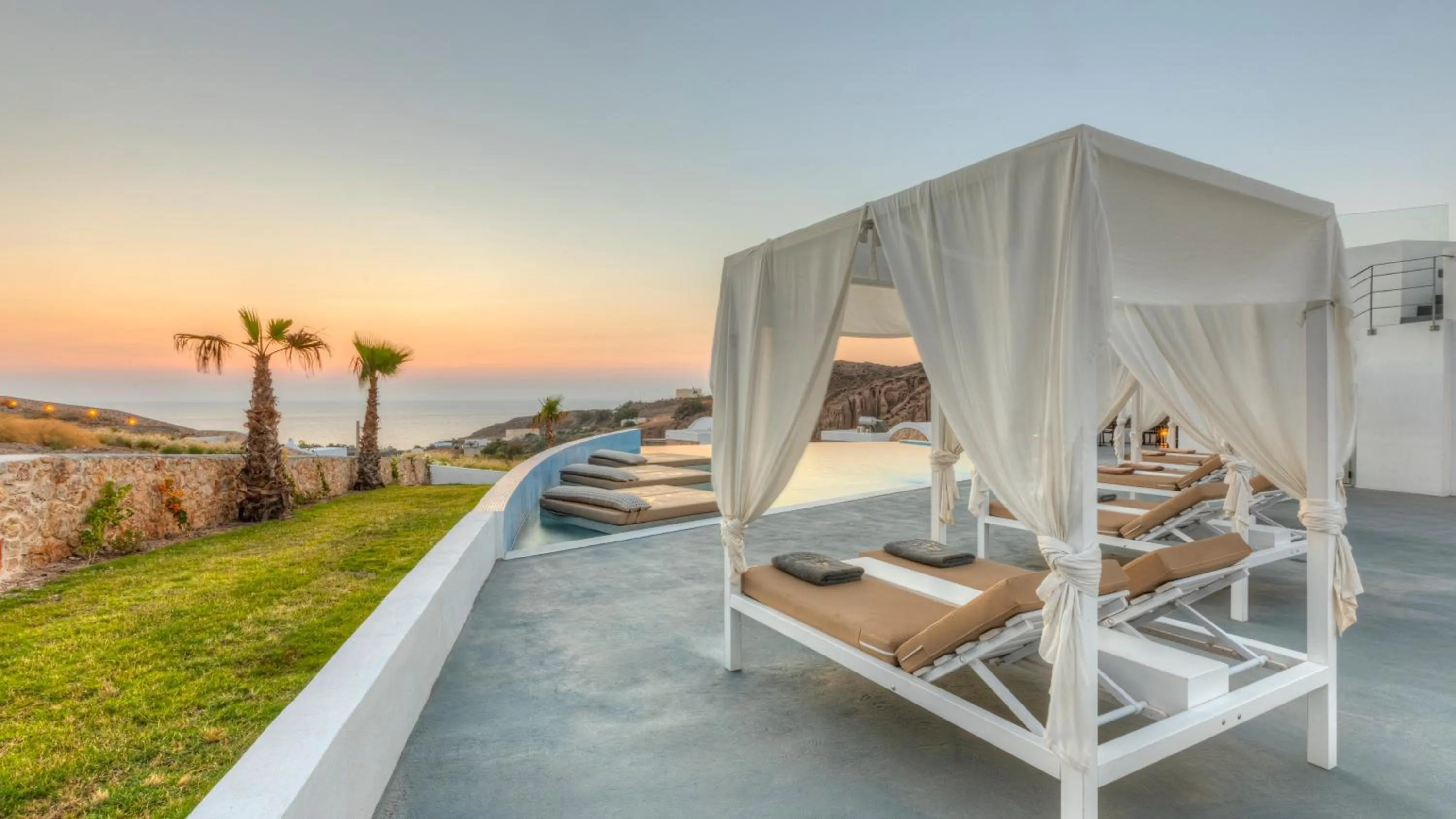 Swimming pool in Desiterra Resort & Spa