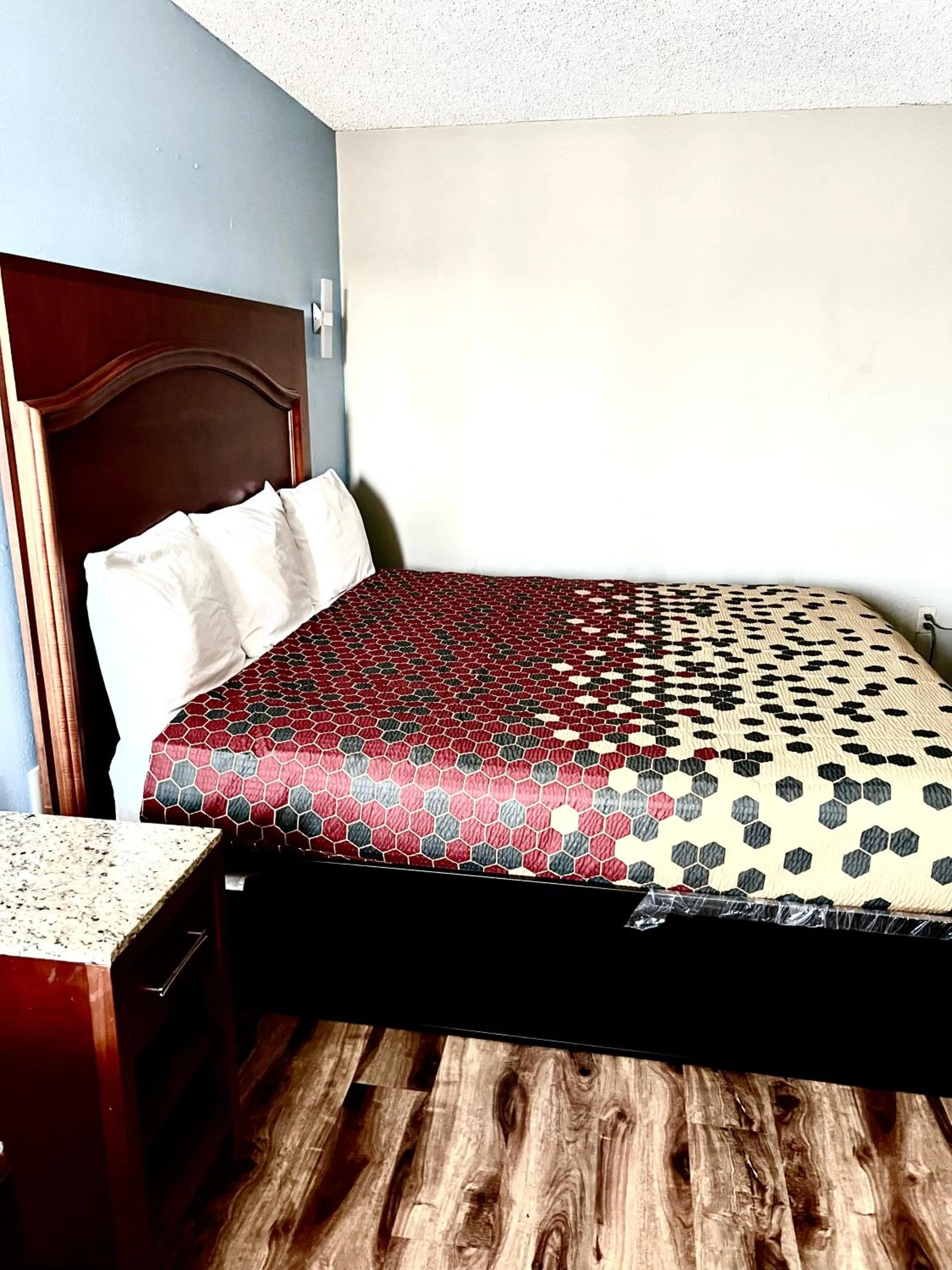 Bedroom in Econo Lodge San Antonio near SeaWorld - Medical Center