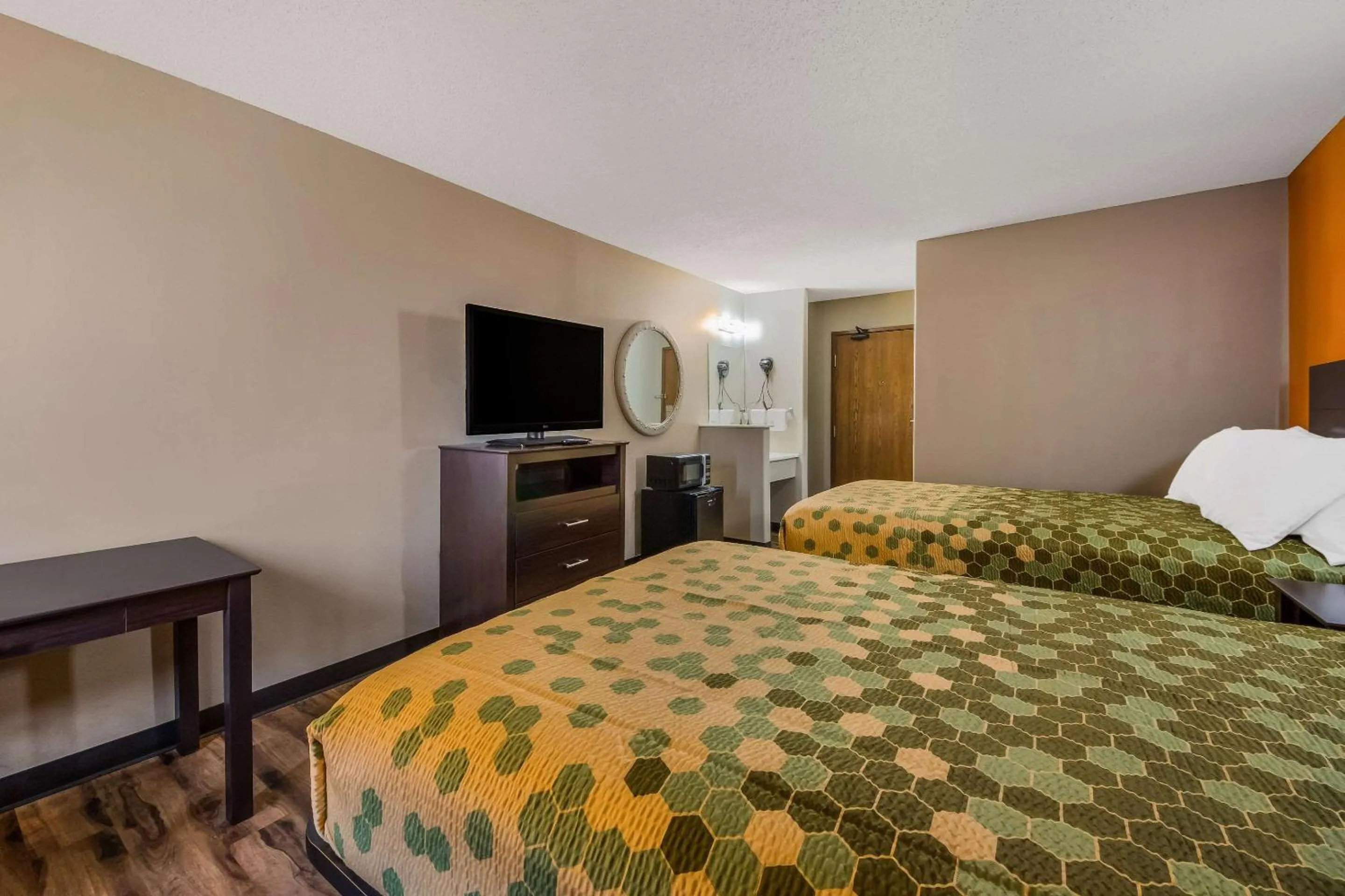 Bedroom in Econo Lodge San Antonio near SeaWorld - Medical Center