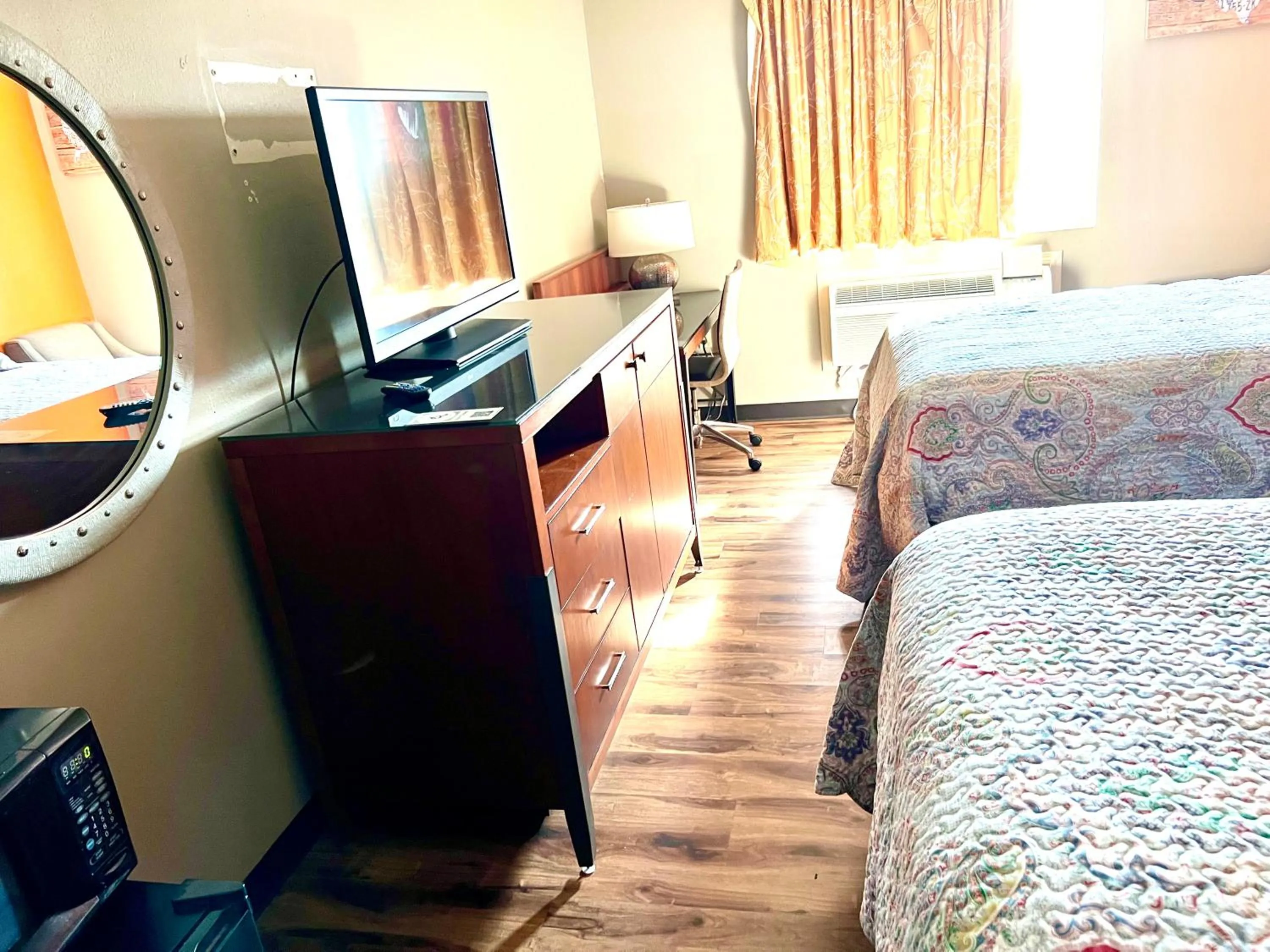 TV and multimedia in Econo Lodge San Antonio near SeaWorld - Medical Center