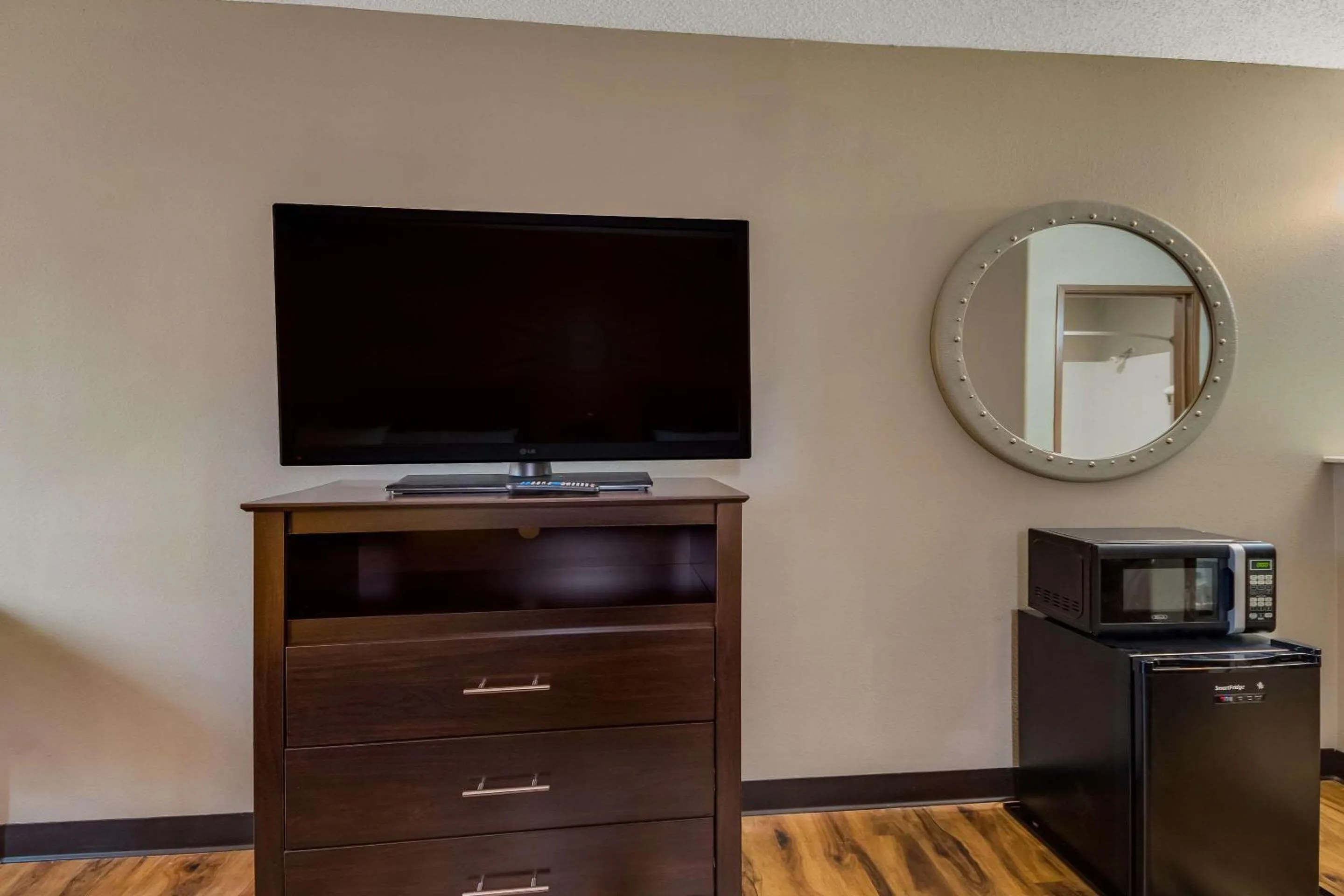 Bedroom in Econo Lodge San Antonio near SeaWorld - Medical Center