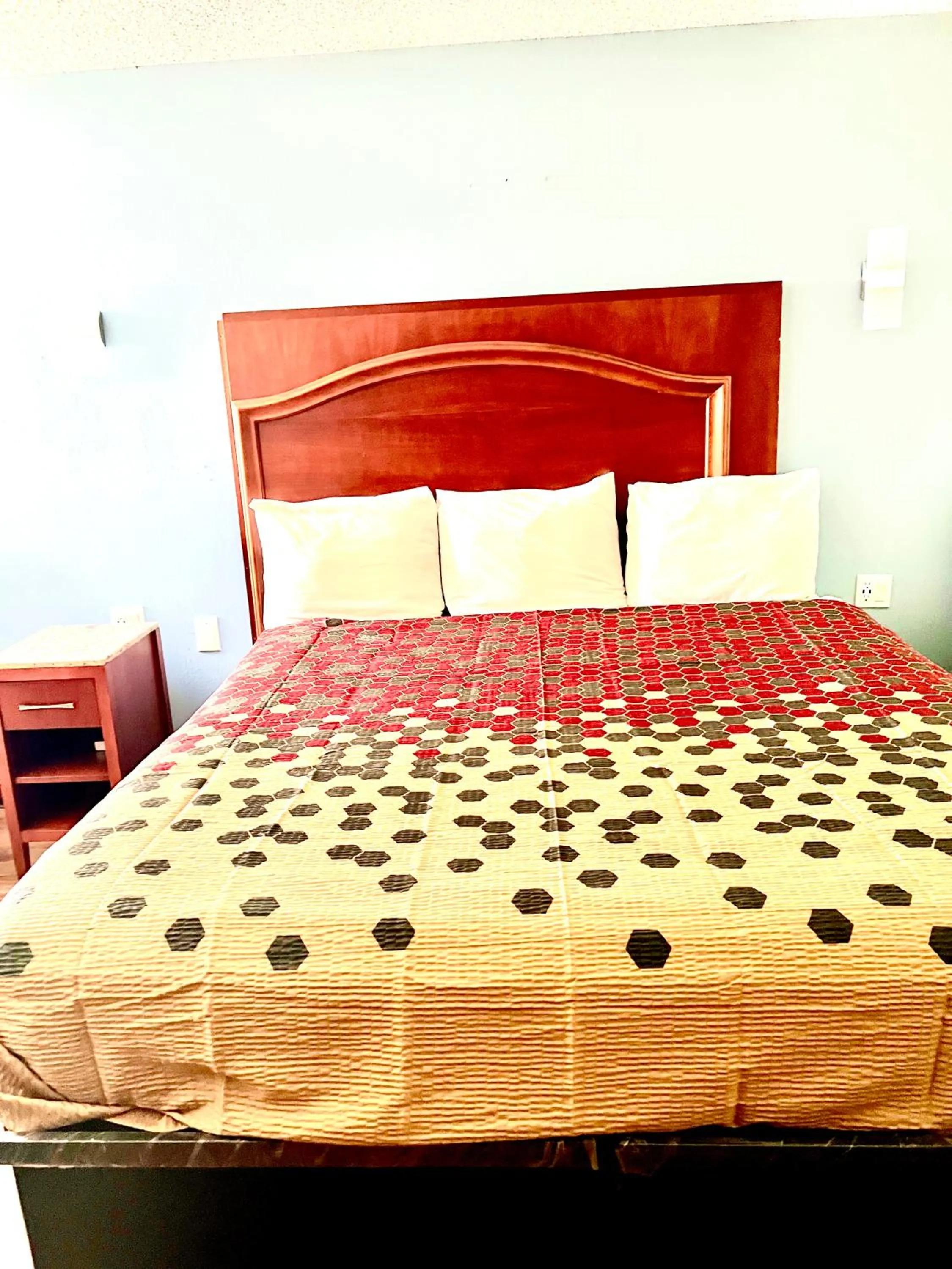 Bedroom in Econo Lodge San Antonio near SeaWorld - Medical Center