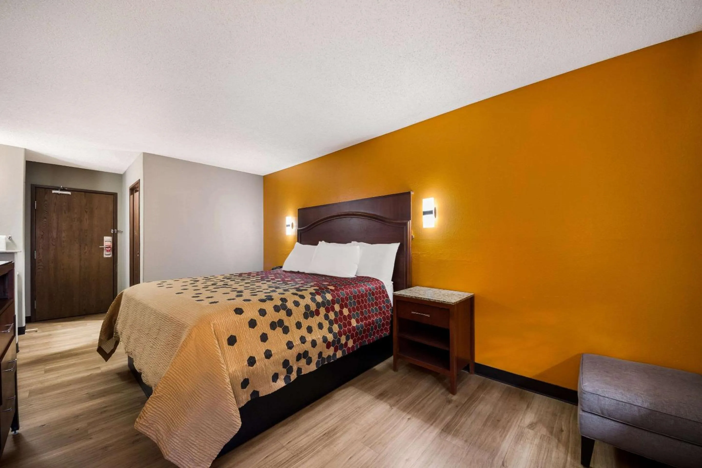 Bedroom in Econo Lodge San Antonio near SeaWorld - Medical Center