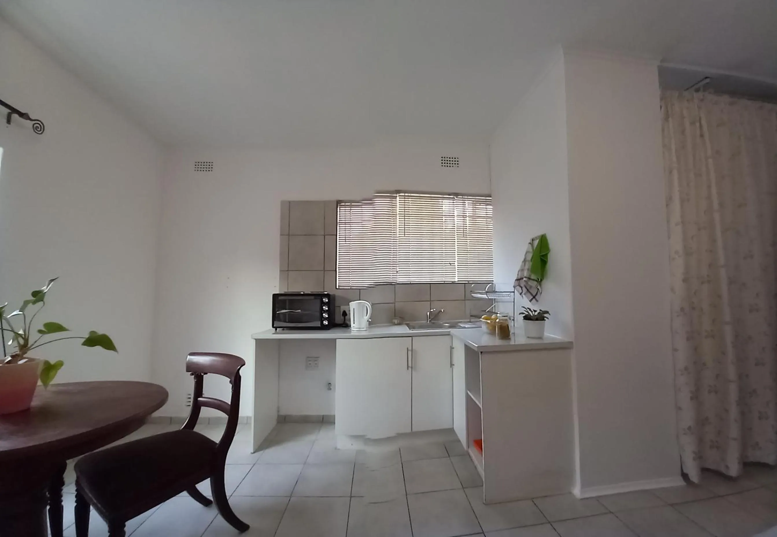 Kitchen or kitchenette in At The View B&B