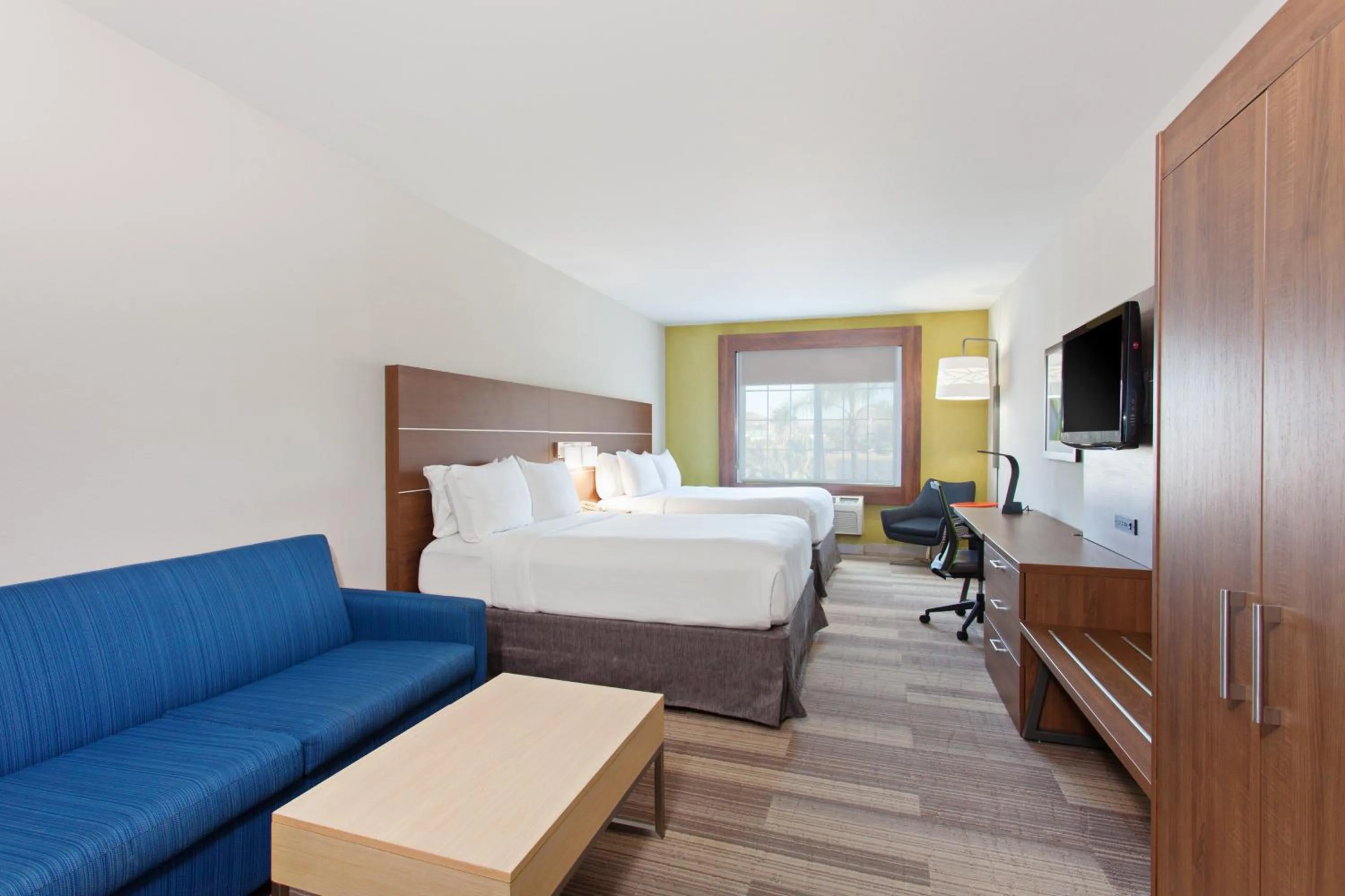 Photo of the whole room, Bed in Holiday Inn Express & Suites Corona by IHG