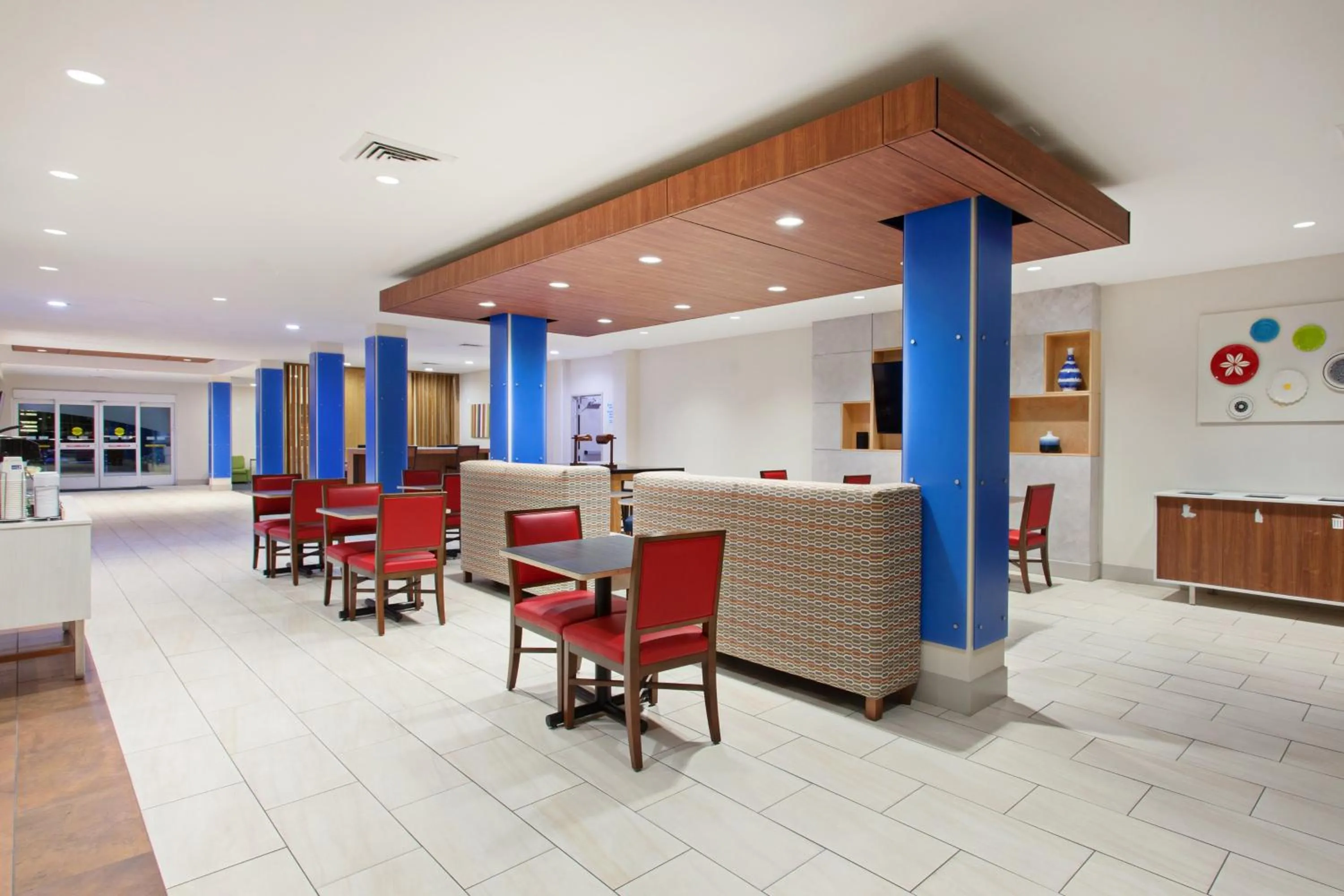 Breakfast in Holiday Inn Express & Suites Corona by IHG