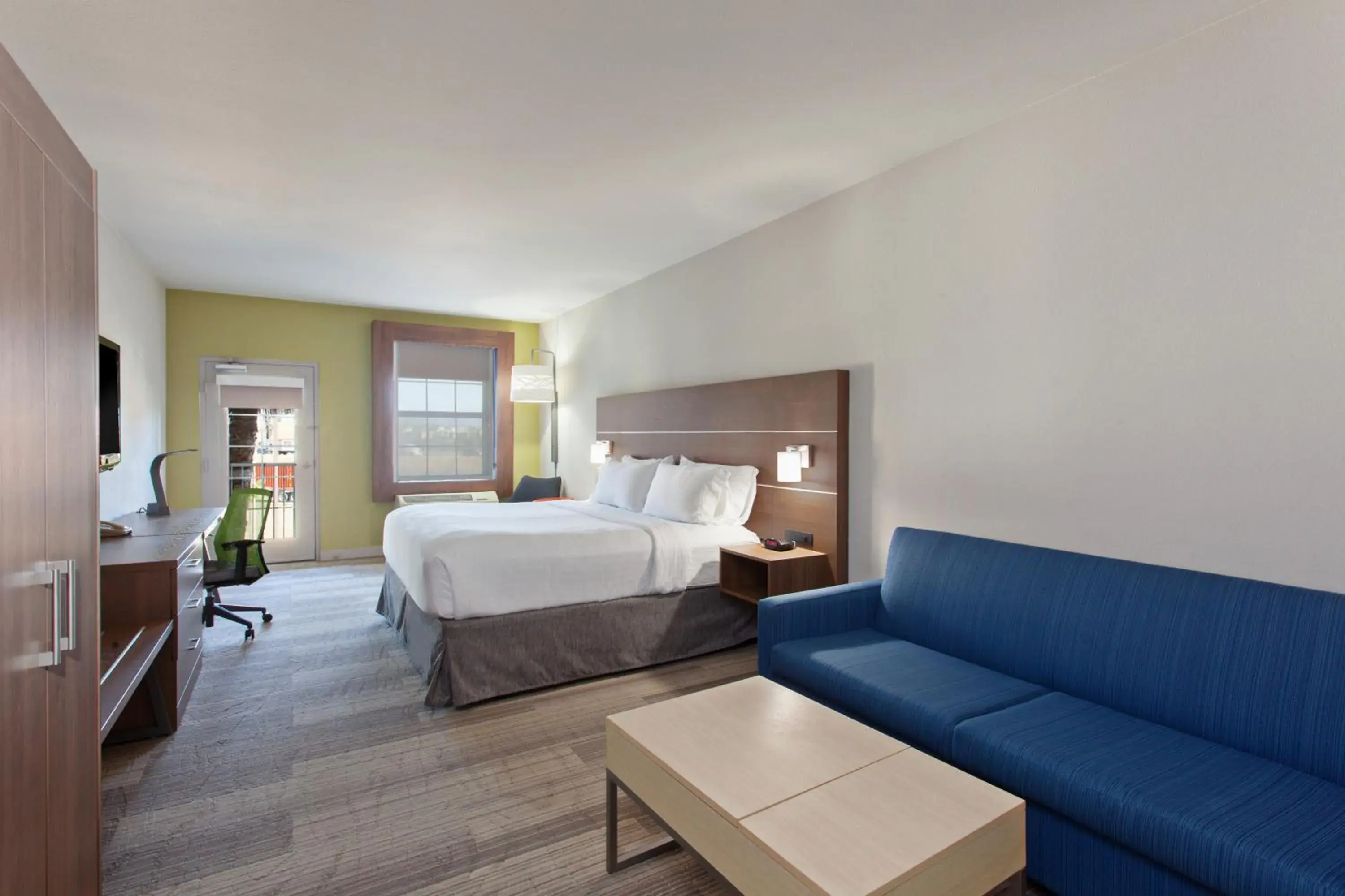 Photo of the whole room, Bed in Holiday Inn Express & Suites Corona by IHG Photo of the whole room, Bed in Holiday Inn Express & Suites Corona by IHG