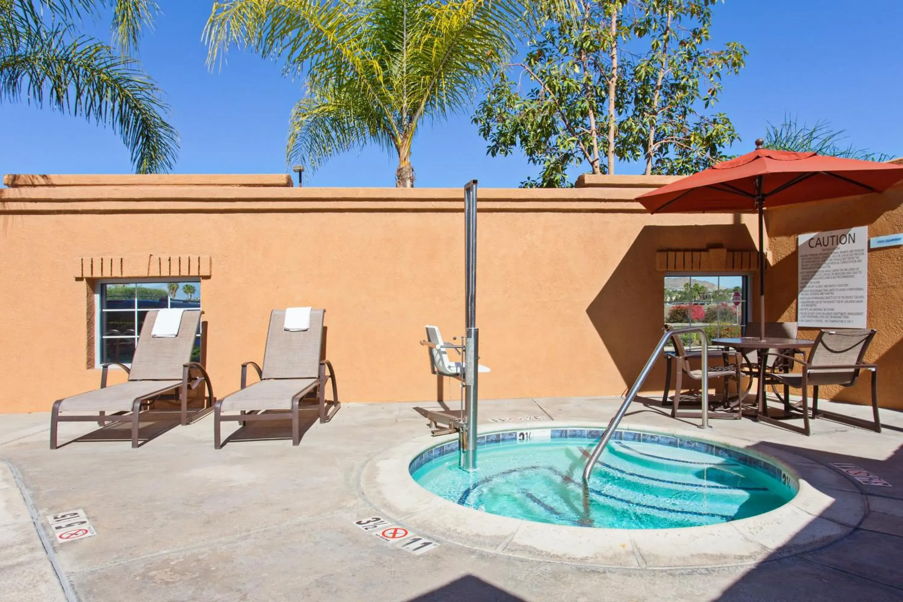 Swimming pool in Holiday Inn Express & Suites Corona by IHG Swimming pool in Holiday Inn Express & Suites Corona by IHG
