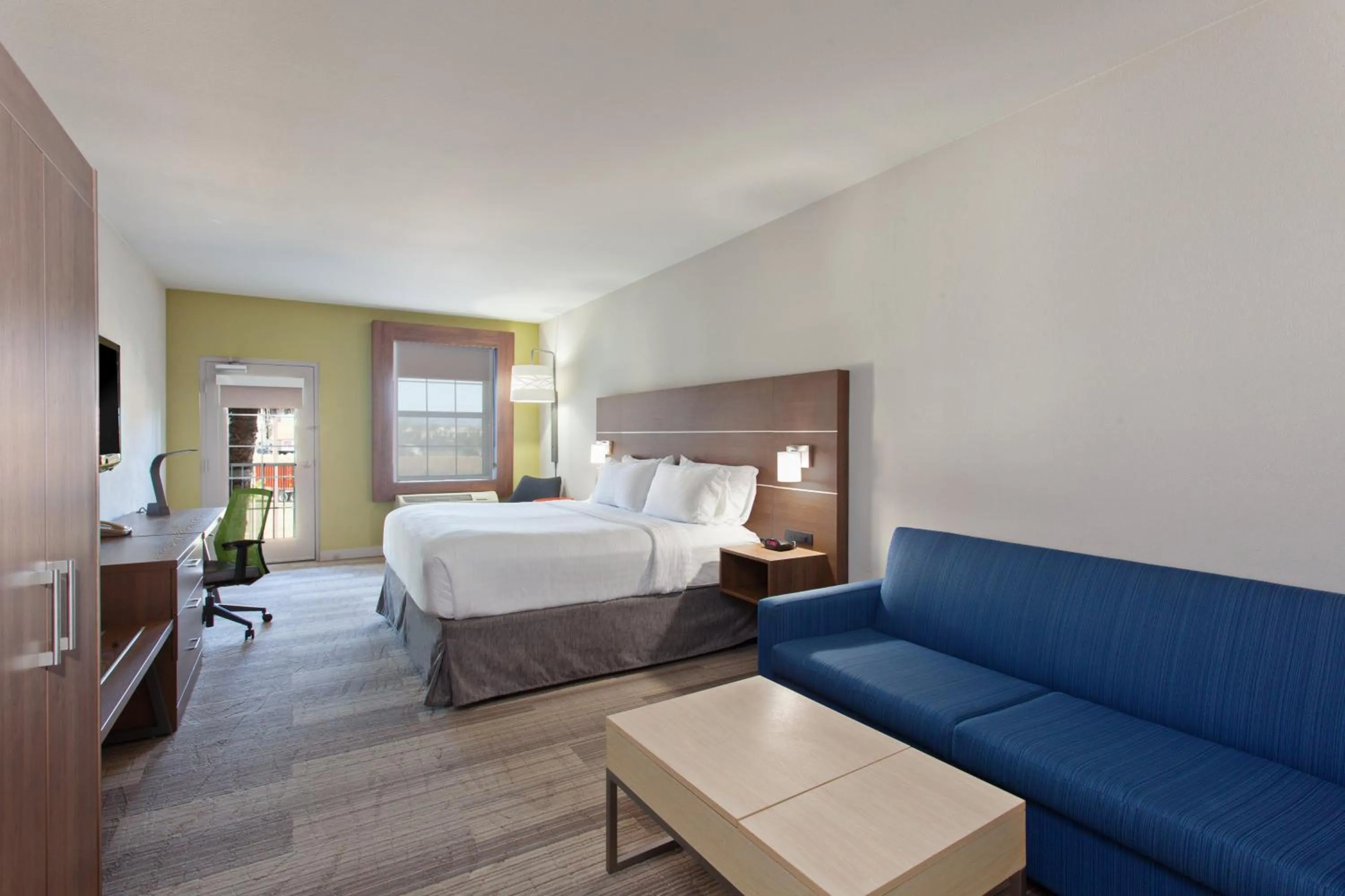 Bedroom, Bed in Holiday Inn Express & Suites Corona by IHG