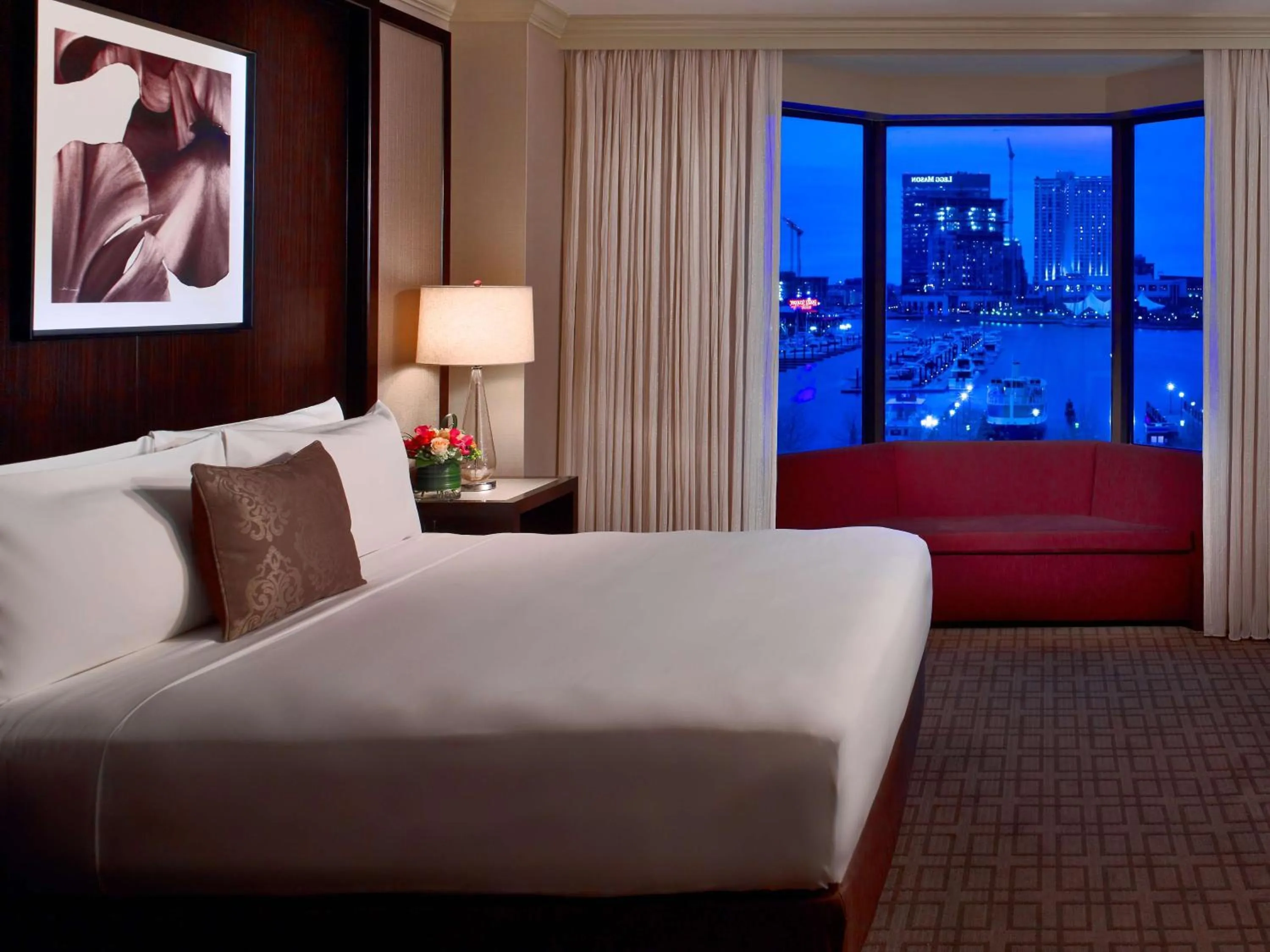 Photo of the whole room, Bed in The Royal Sonesta Harbor Court Baltimore