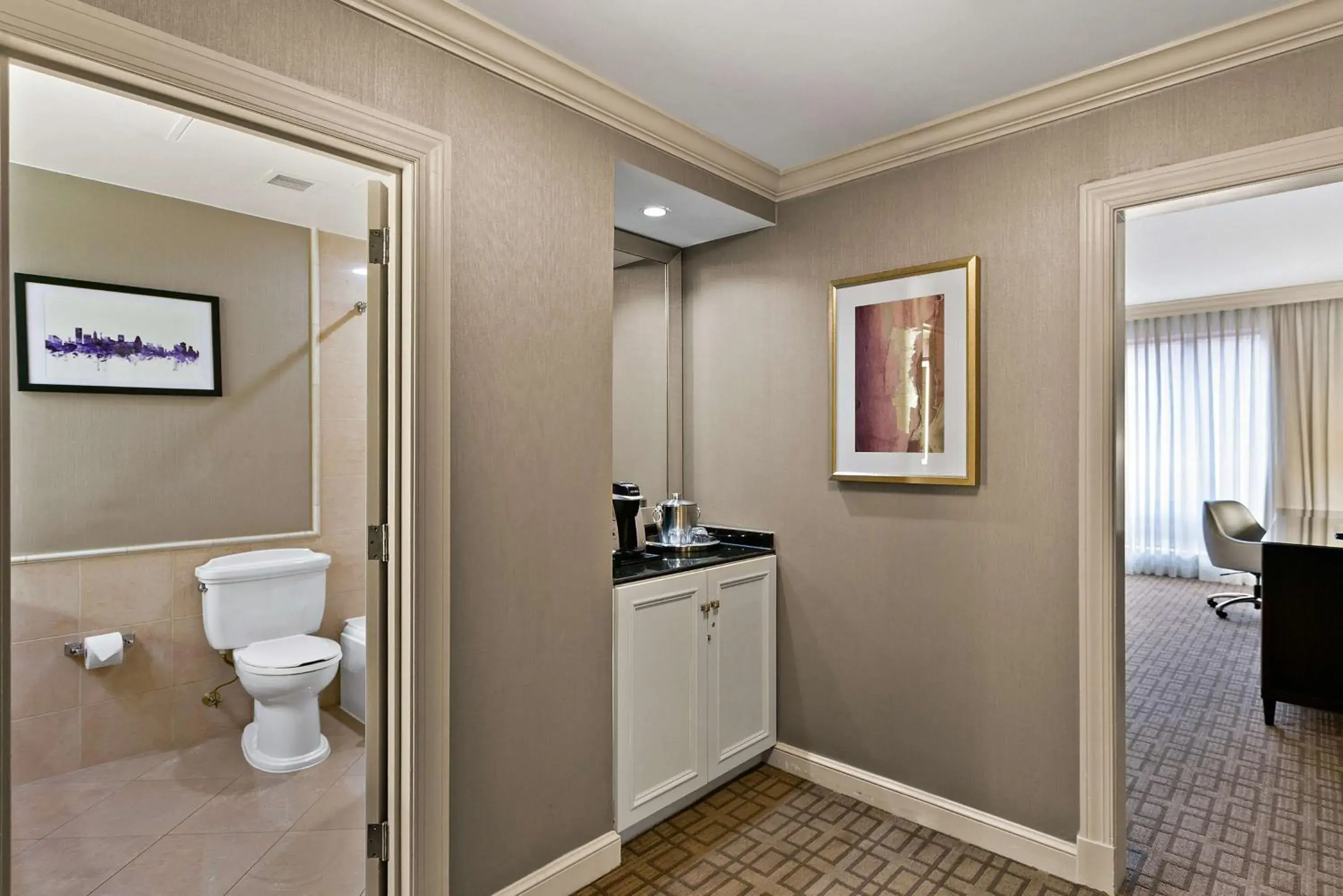 Bedroom in The Royal Sonesta Harbor Court Baltimore Bedroom in The Royal Sonesta Harbor Court Baltimore