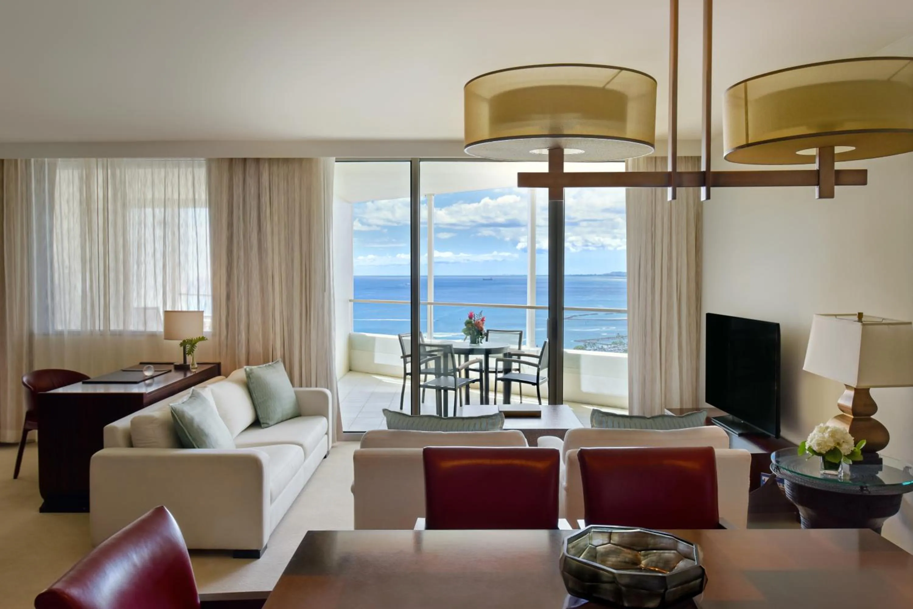 TV and multimedia in Ka Laʻi Waikiki Beach, LXR Hotels & Resorts