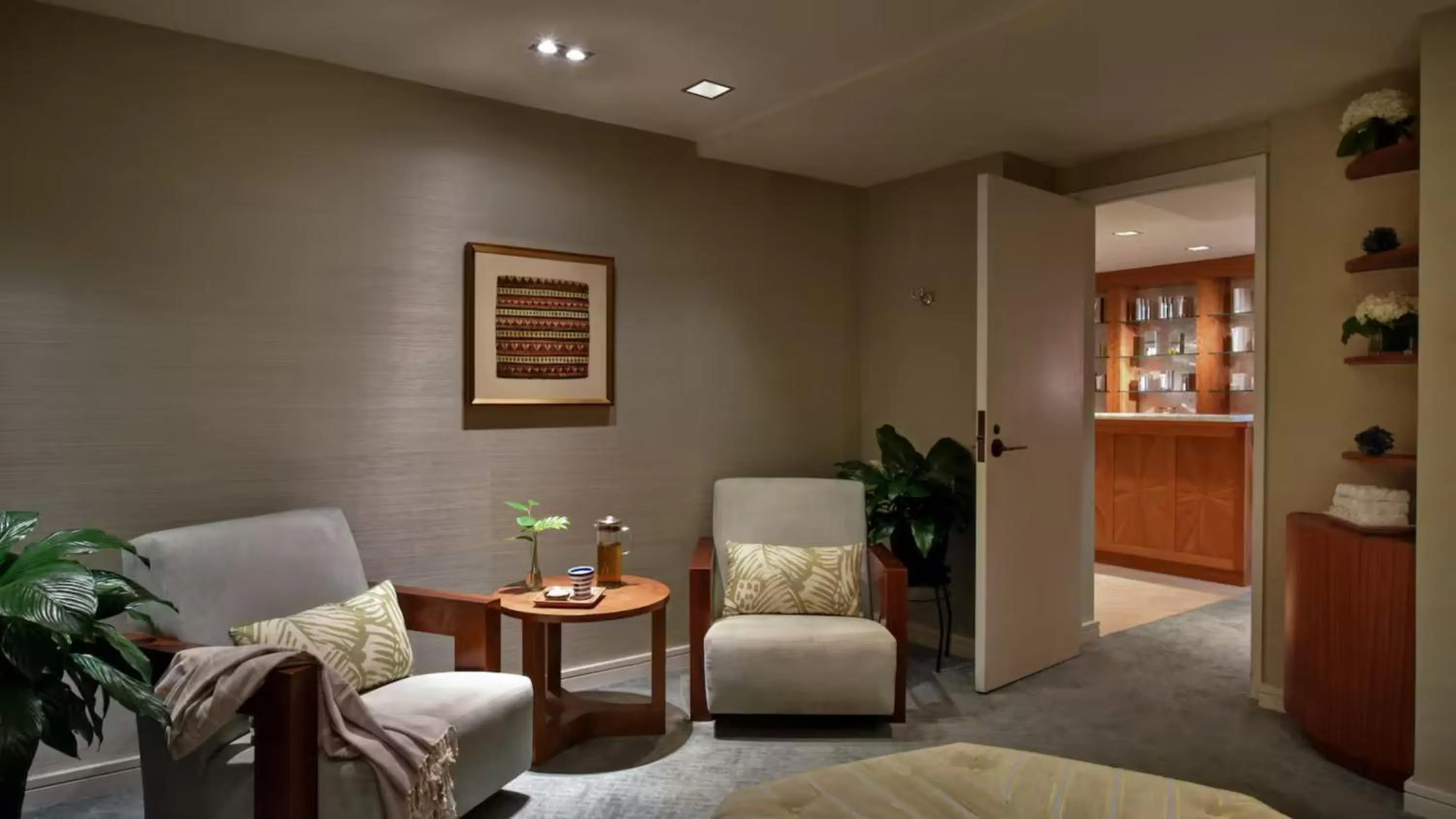 Spa and wellness centre/facilities in Ka Laʻi Waikiki Beach, LXR Hotels & Resorts