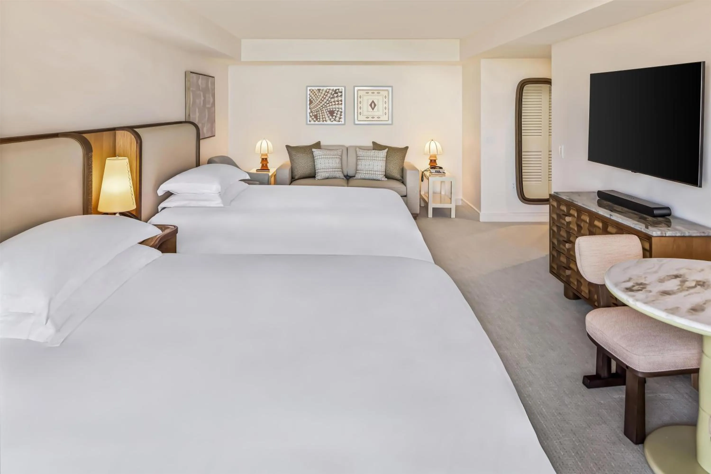 Bed in Ka Laʻi Waikiki Beach, LXR Hotels & Resorts