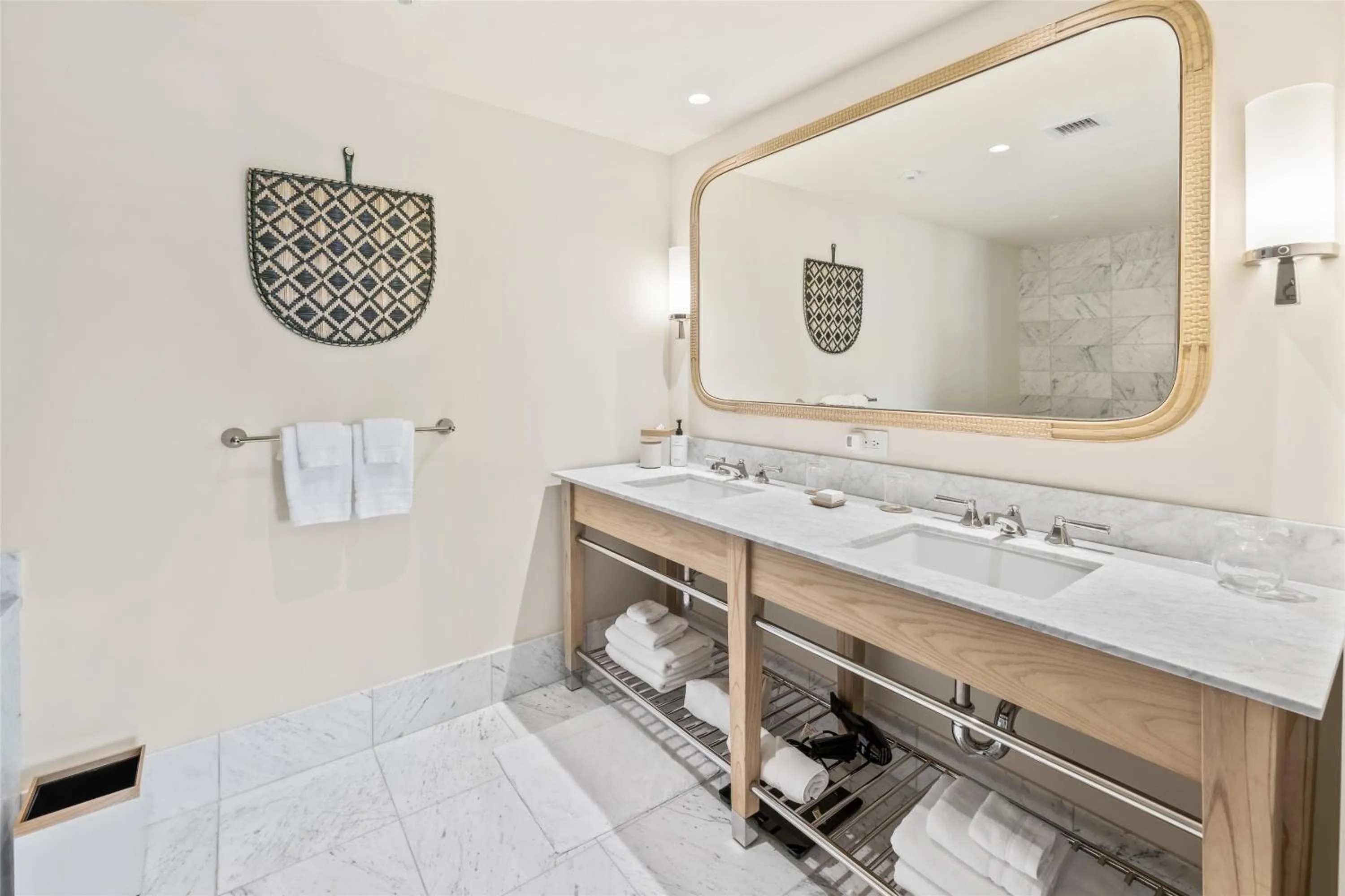 Bathroom in Ka Laʻi Waikiki Beach, LXR Hotels & Resorts