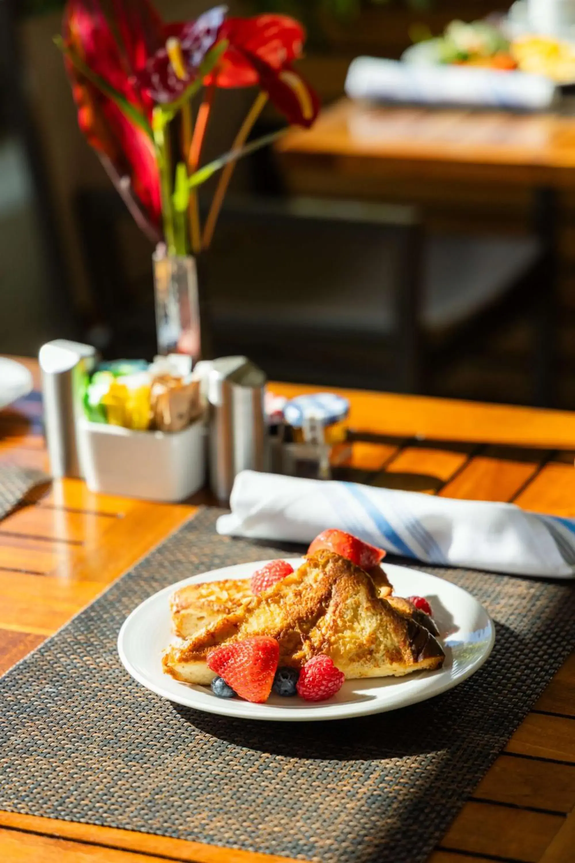 Restaurant/places to eat in Ka Laʻi Waikiki Beach, LXR Hotels & Resorts Restaurant/places to eat in Ka Laʻi Waikiki Beach, LXR Hotels & Resorts