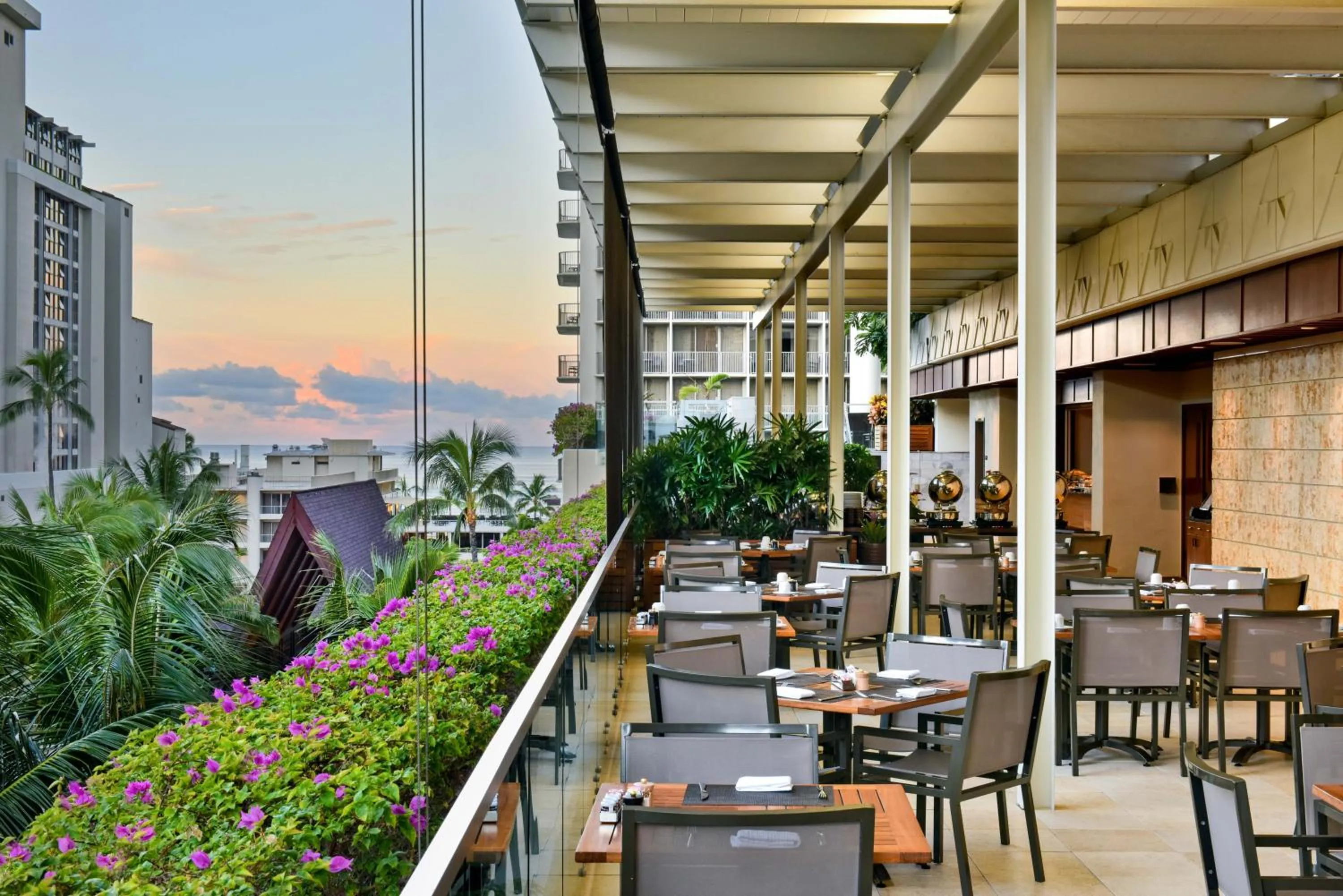 Breakfast in Ka Laʻi Waikiki Beach, LXR Hotels & Resorts