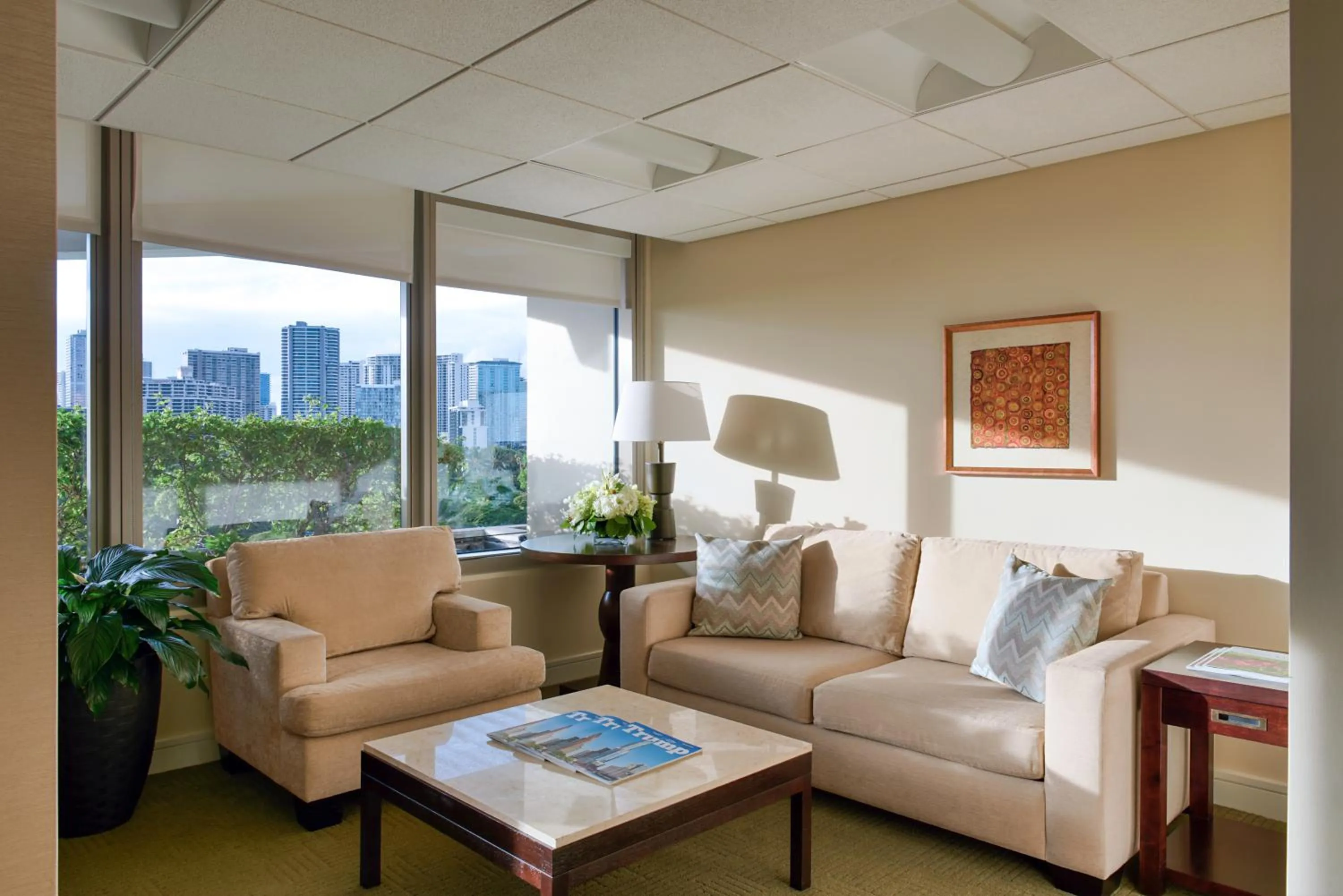 Library in Ka Laʻi Waikiki Beach, LXR Hotels & Resorts