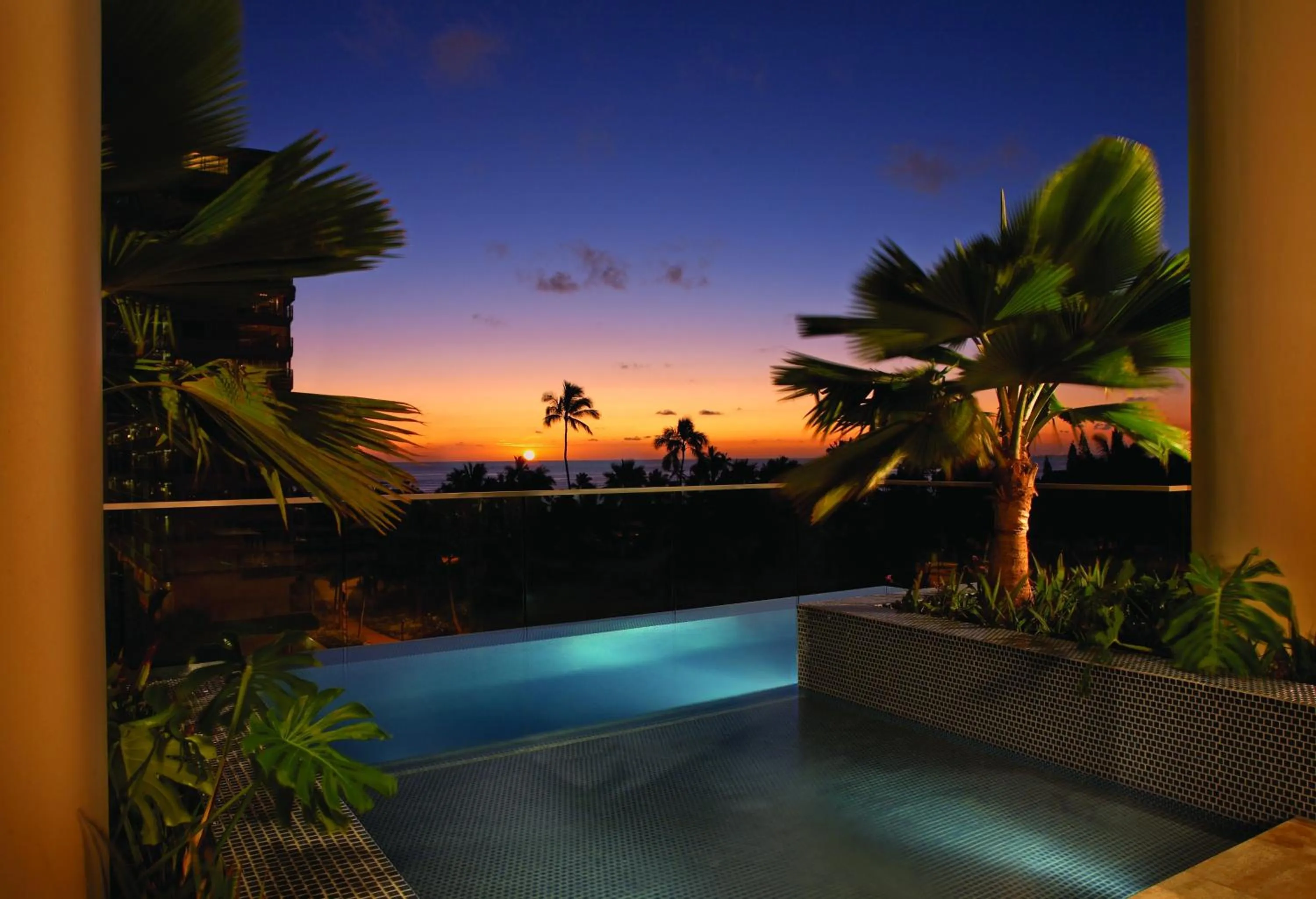 Pool view in Ka Laʻi Waikiki Beach, LXR Hotels & Resorts