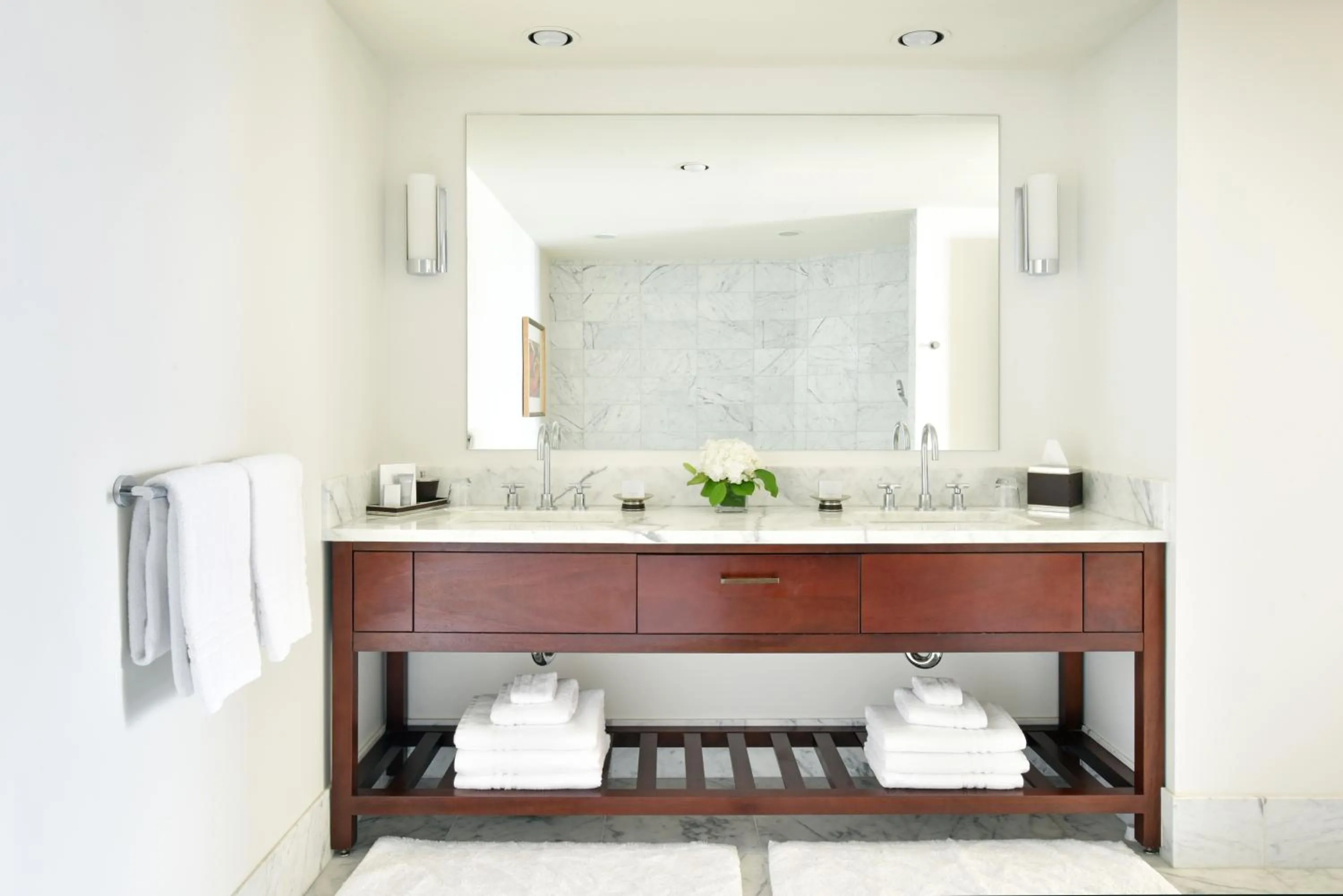 Bathroom in Ka Laʻi Waikiki Beach, LXR Hotels & Resorts