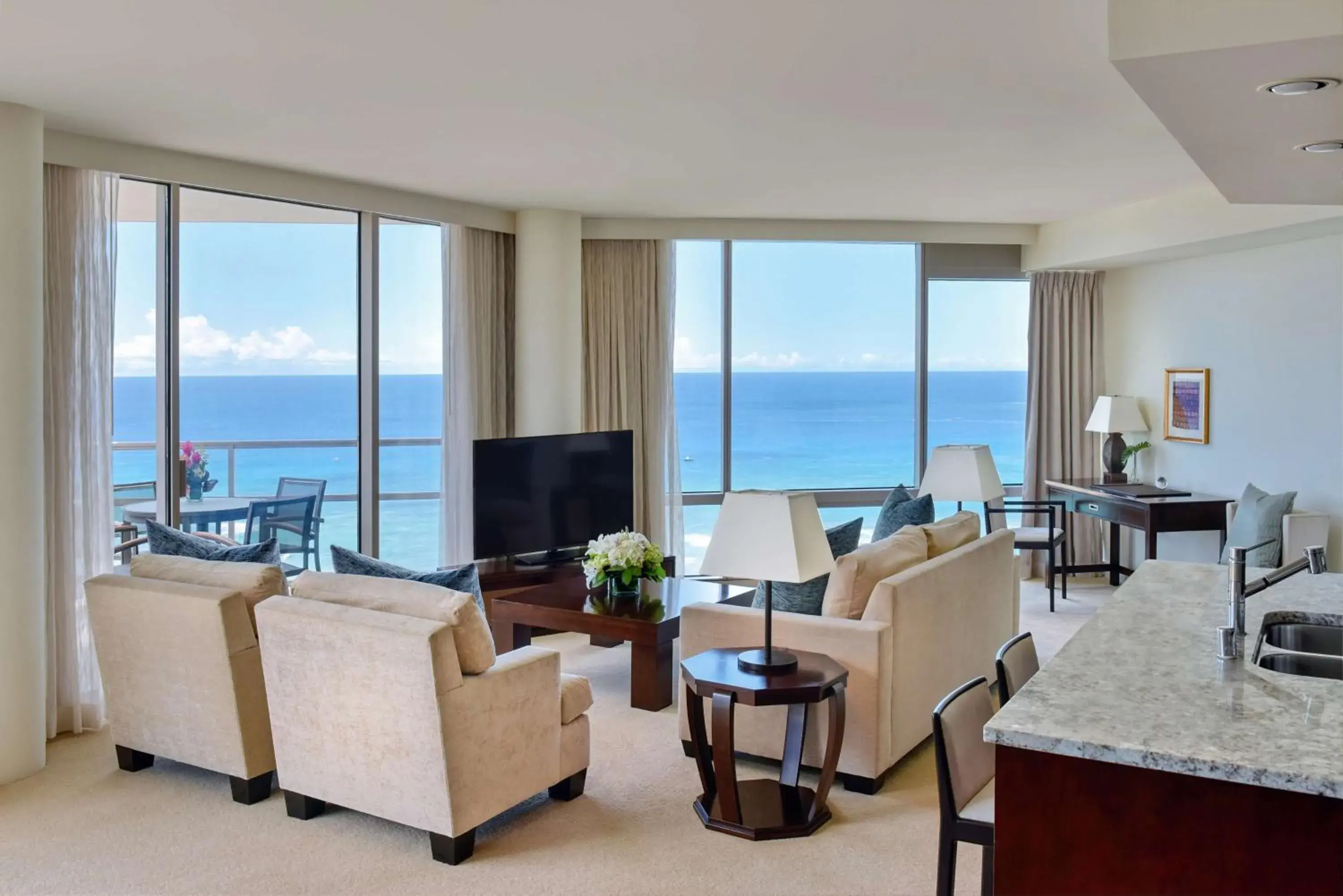 Living room in Ka Laʻi Waikiki Beach, LXR Hotels & Resorts Living room in Ka Laʻi Waikiki Beach, LXR Hotels & Resorts