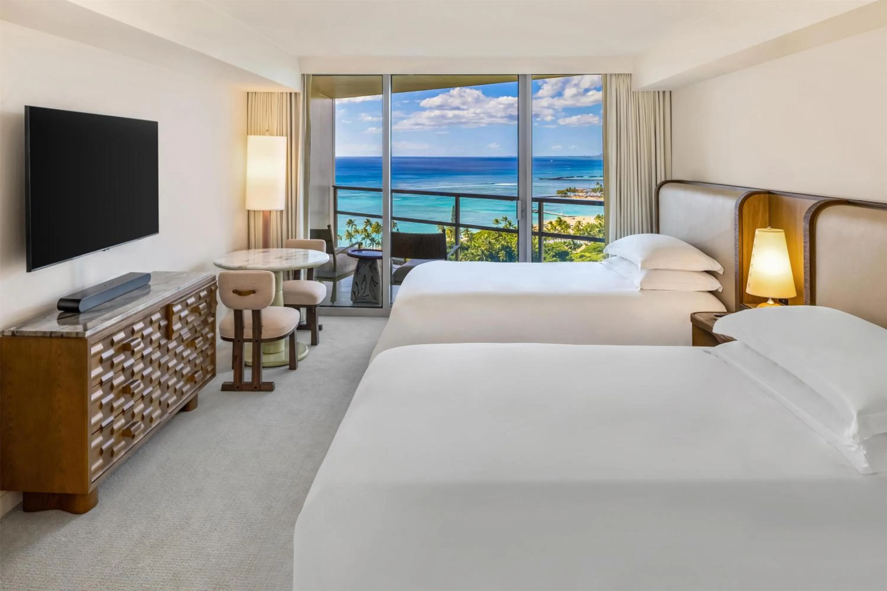 Bed in Ka Laʻi Waikiki Beach, LXR Hotels & Resorts