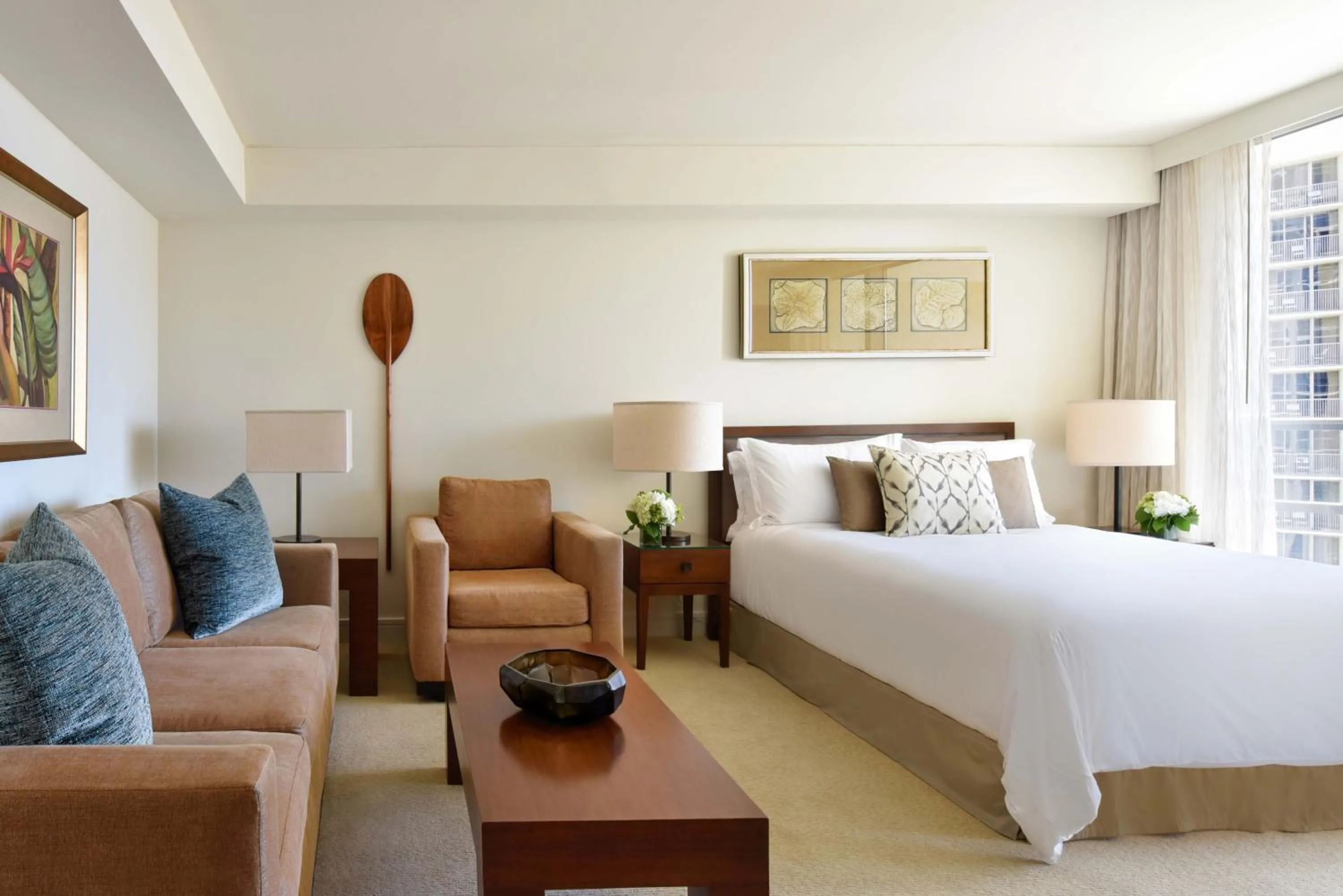 Bed in Ka Laʻi Waikiki Beach, LXR Hotels & Resorts