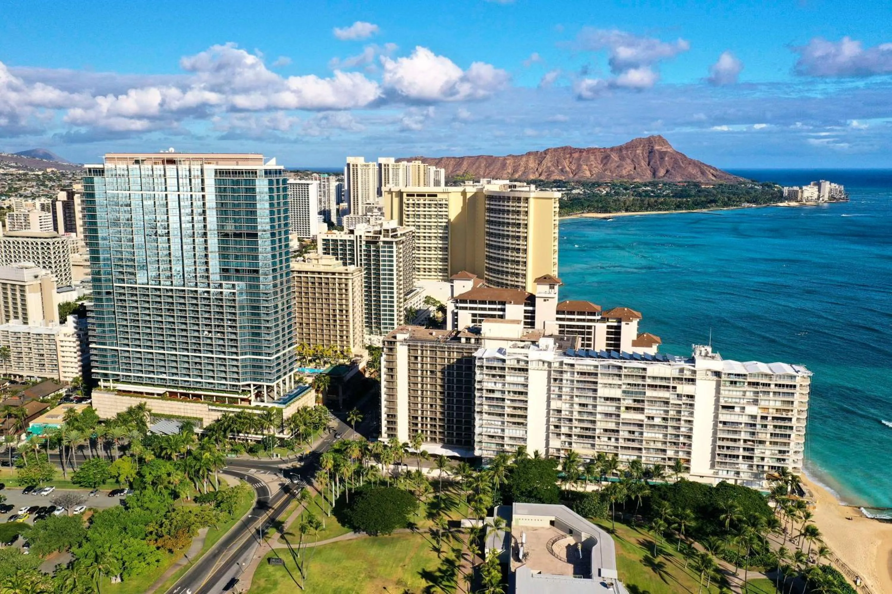 Property building in Ka Laʻi Waikiki Beach, LXR Hotels & Resorts