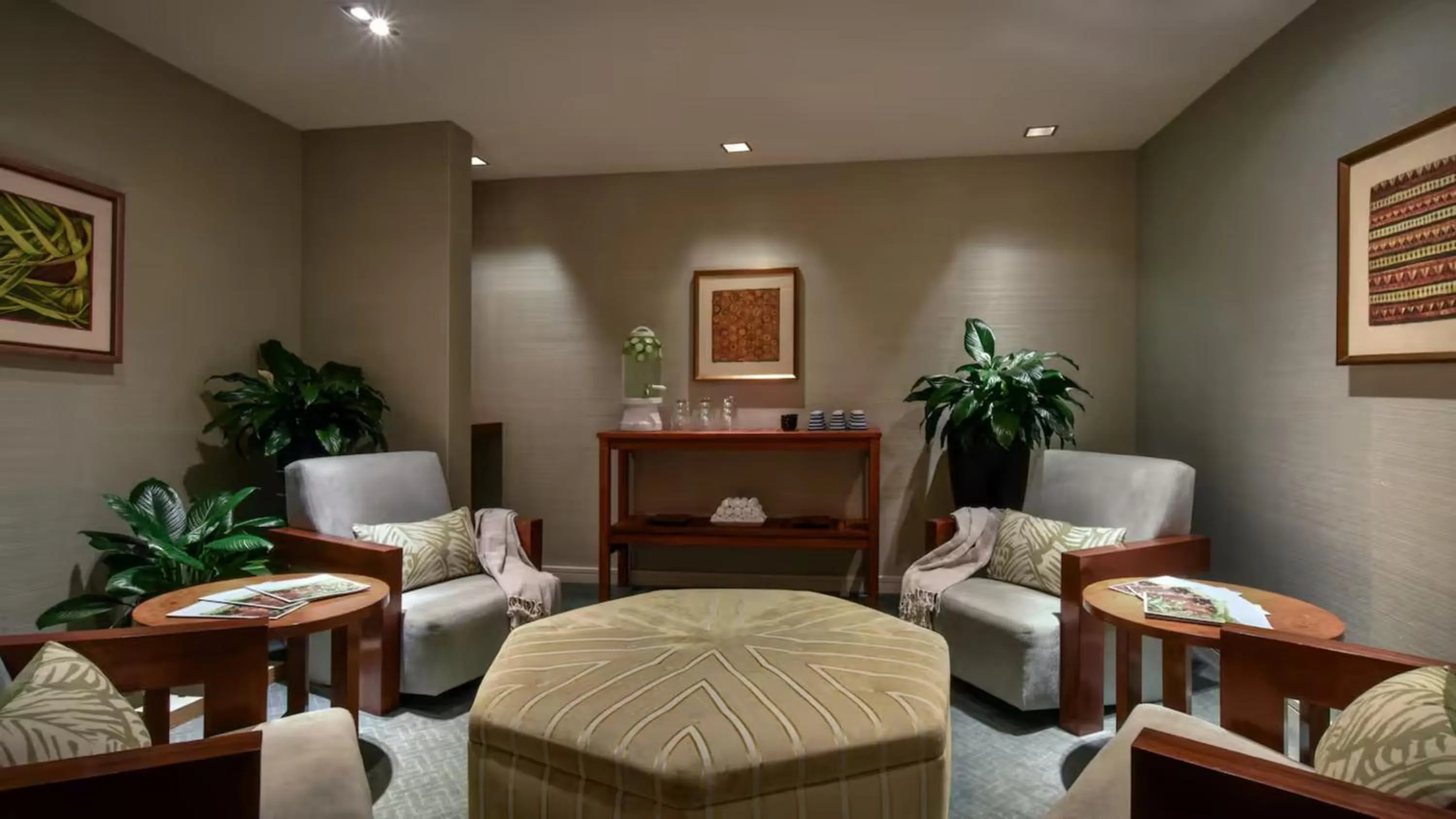 Spa and wellness centre/facilities in Ka Laʻi Waikiki Beach, LXR Hotels & Resorts