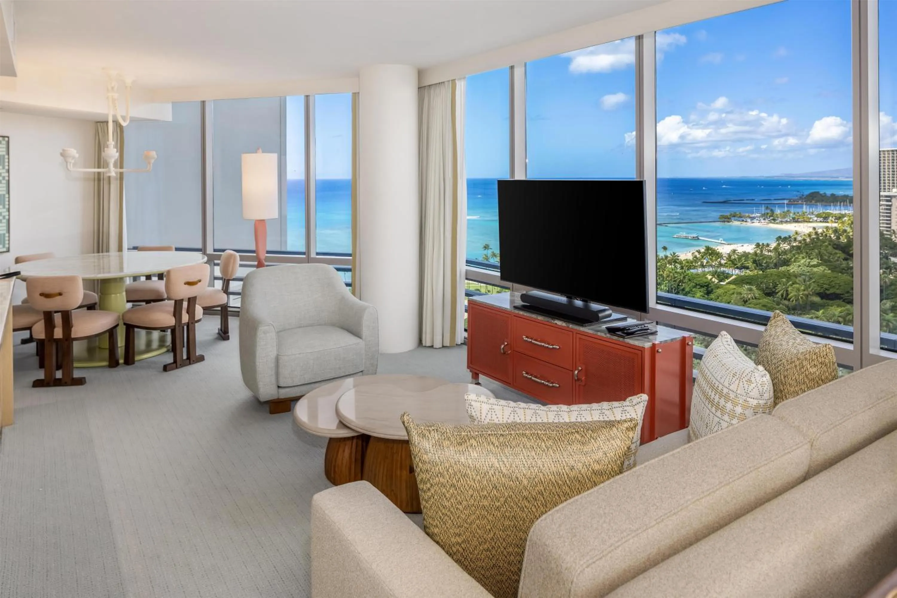 Living room in Ka Laʻi Waikiki Beach, LXR Hotels & Resorts
