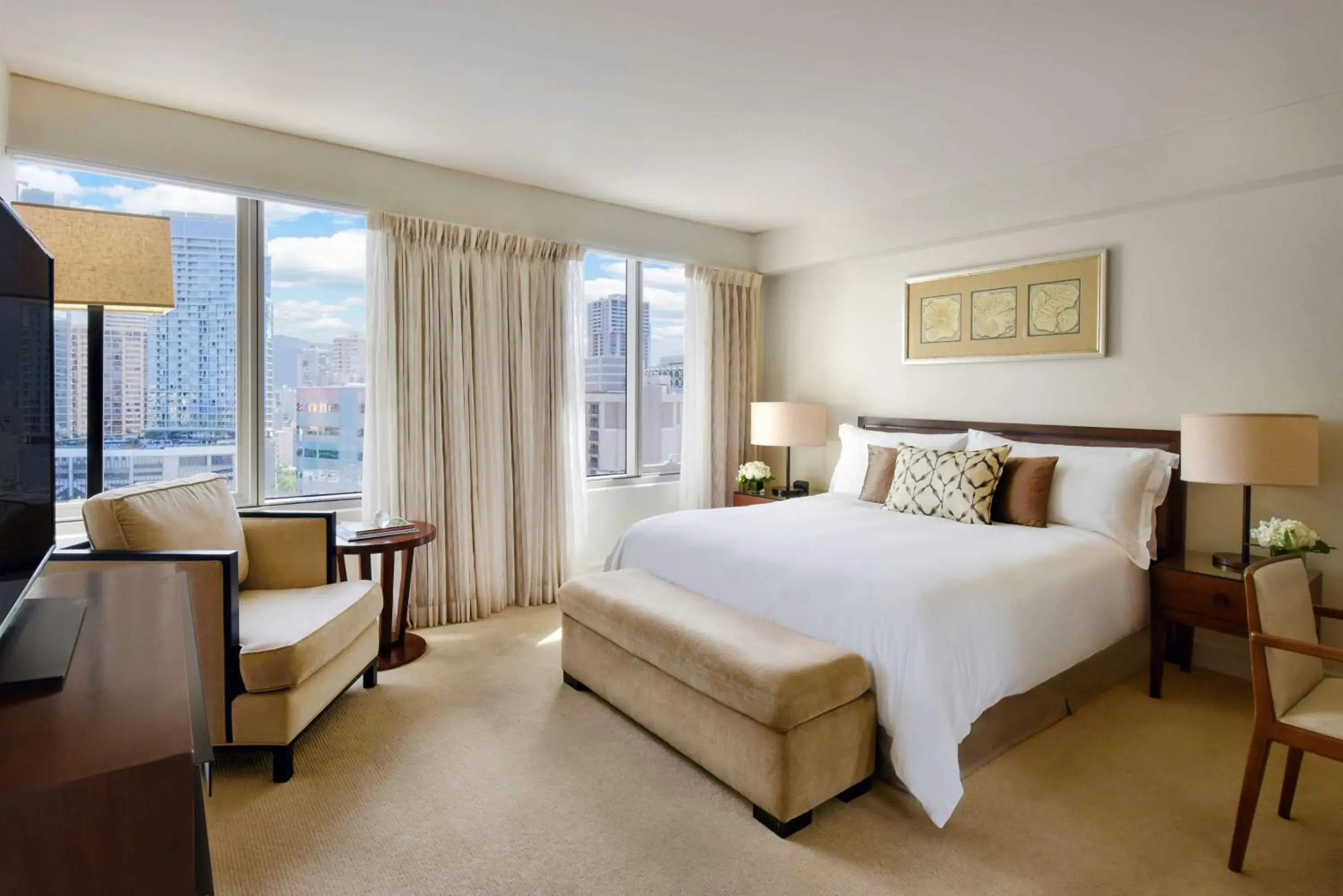 Bed in Ka Laʻi Waikiki Beach, LXR Hotels & Resorts Bed in Ka Laʻi Waikiki Beach, LXR Hotels & Resorts