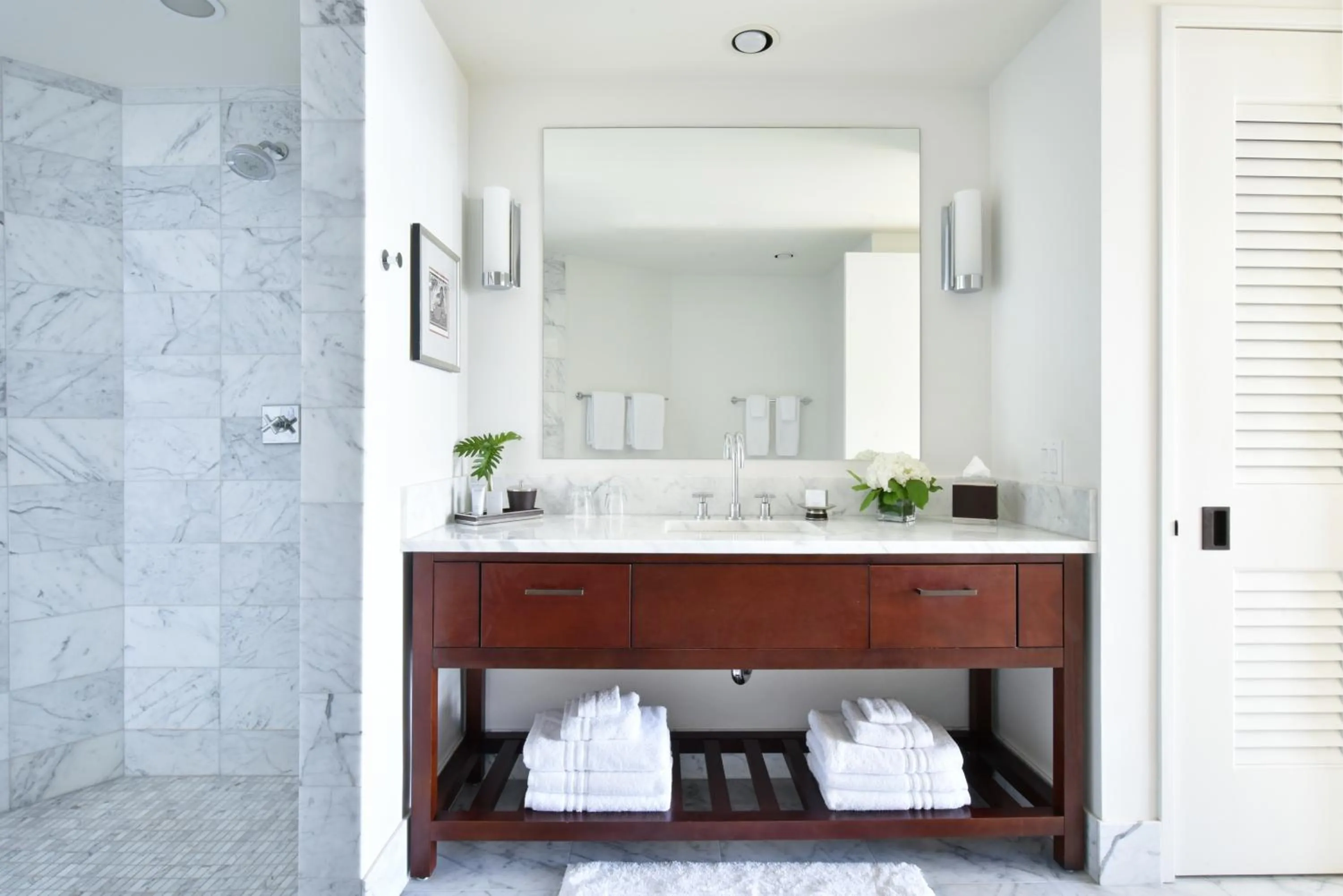 Bathroom in Ka Laʻi Waikiki Beach, LXR Hotels & Resorts