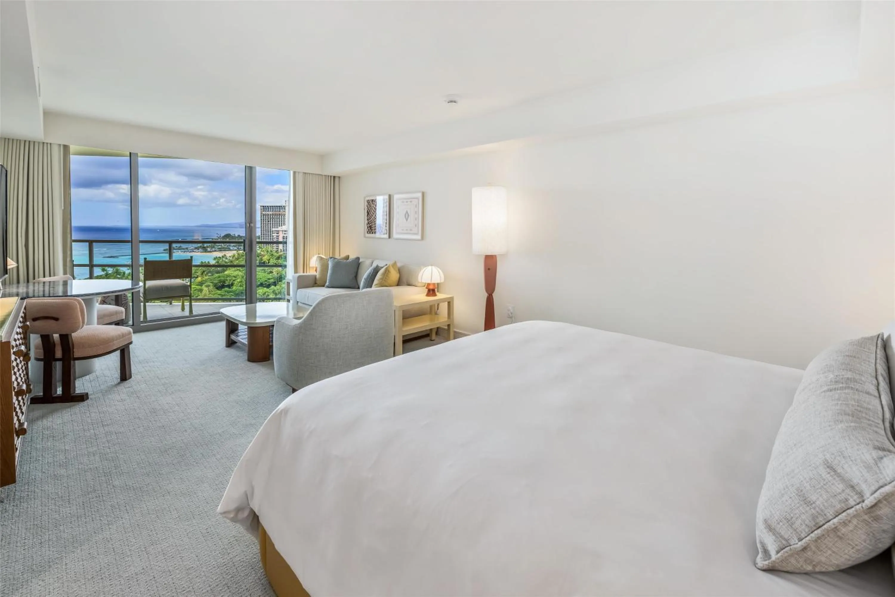 Living room, Bed in Ka Laʻi Waikiki Beach, LXR Hotels & Resorts