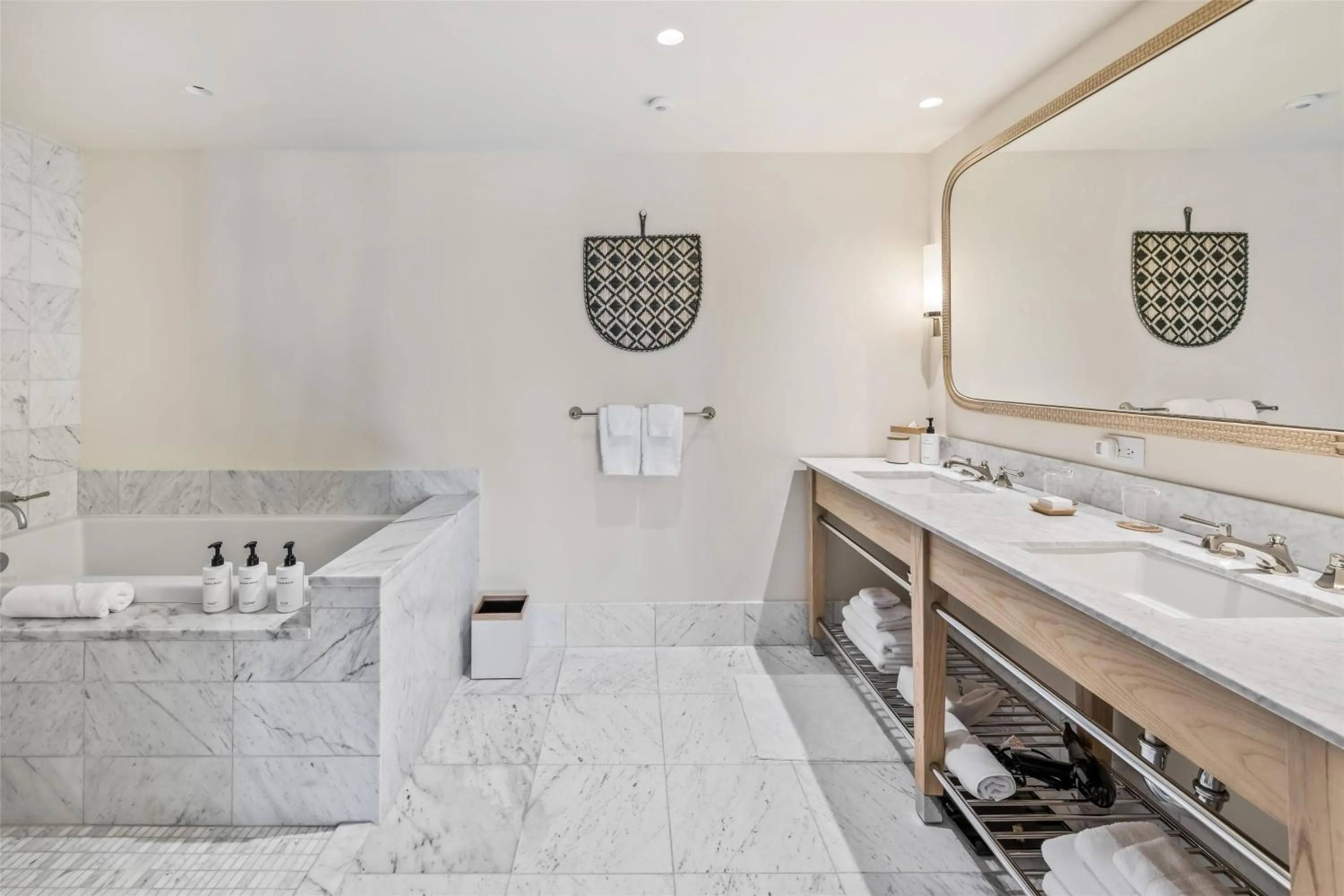 Bathroom in Ka Laʻi Waikiki Beach, LXR Hotels & Resorts