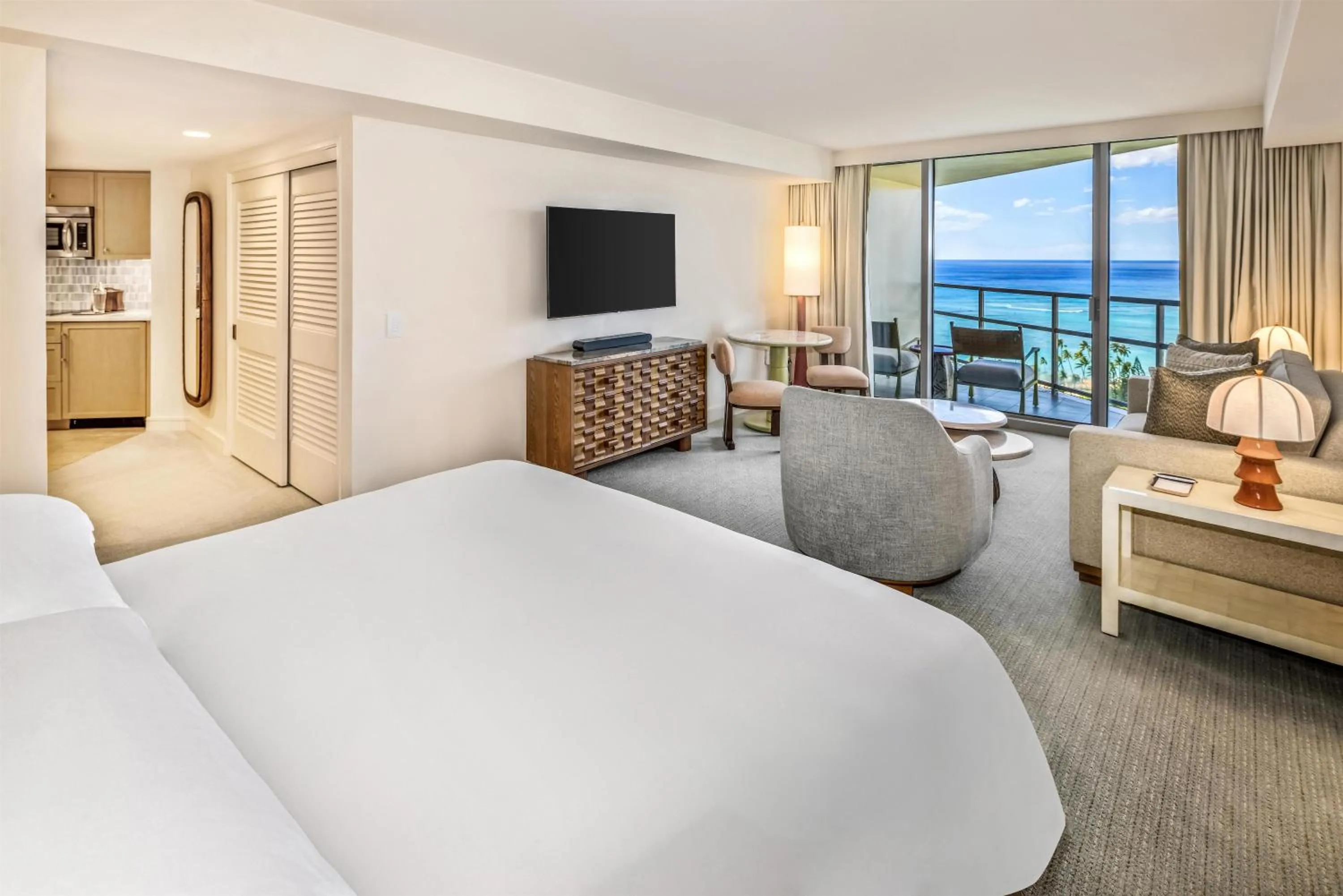 Bed in Ka Laʻi Waikiki Beach, LXR Hotels & Resorts